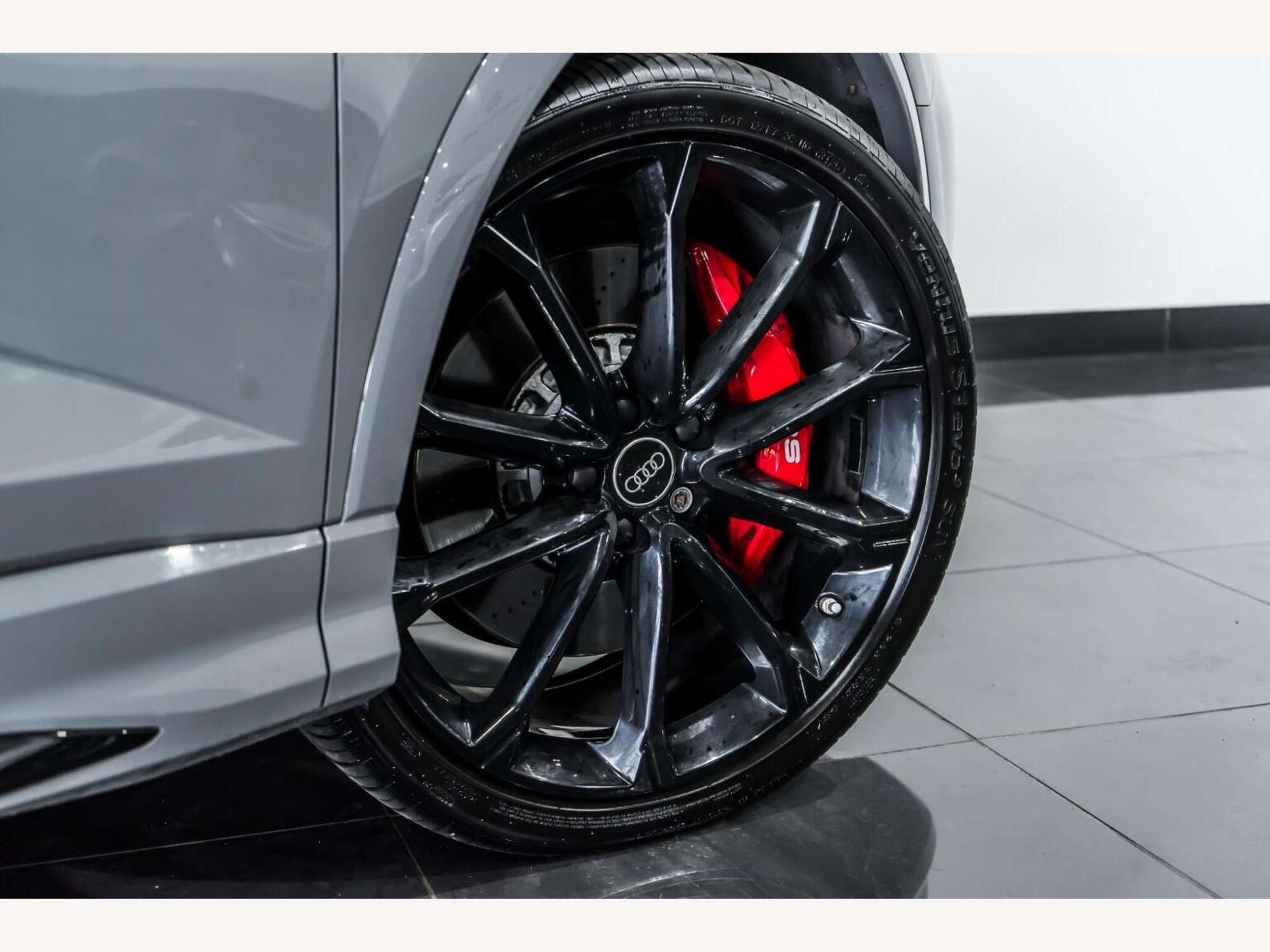 2022 Audi RS Q3 image 9
