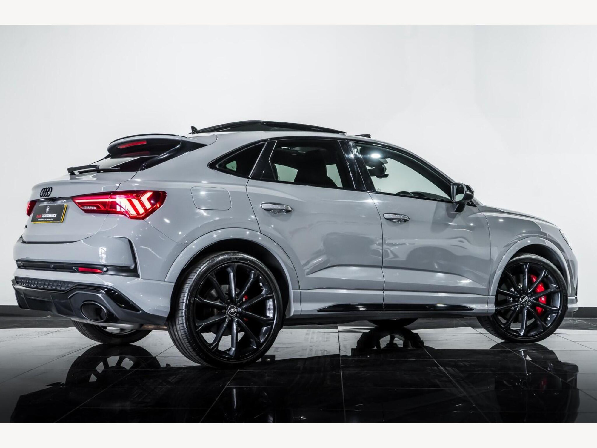 2022 Audi RS Q3 image 3