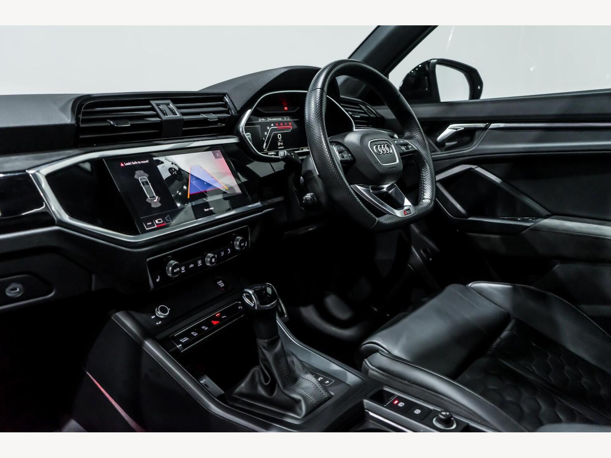 2022 Audi RS Q3 image 15