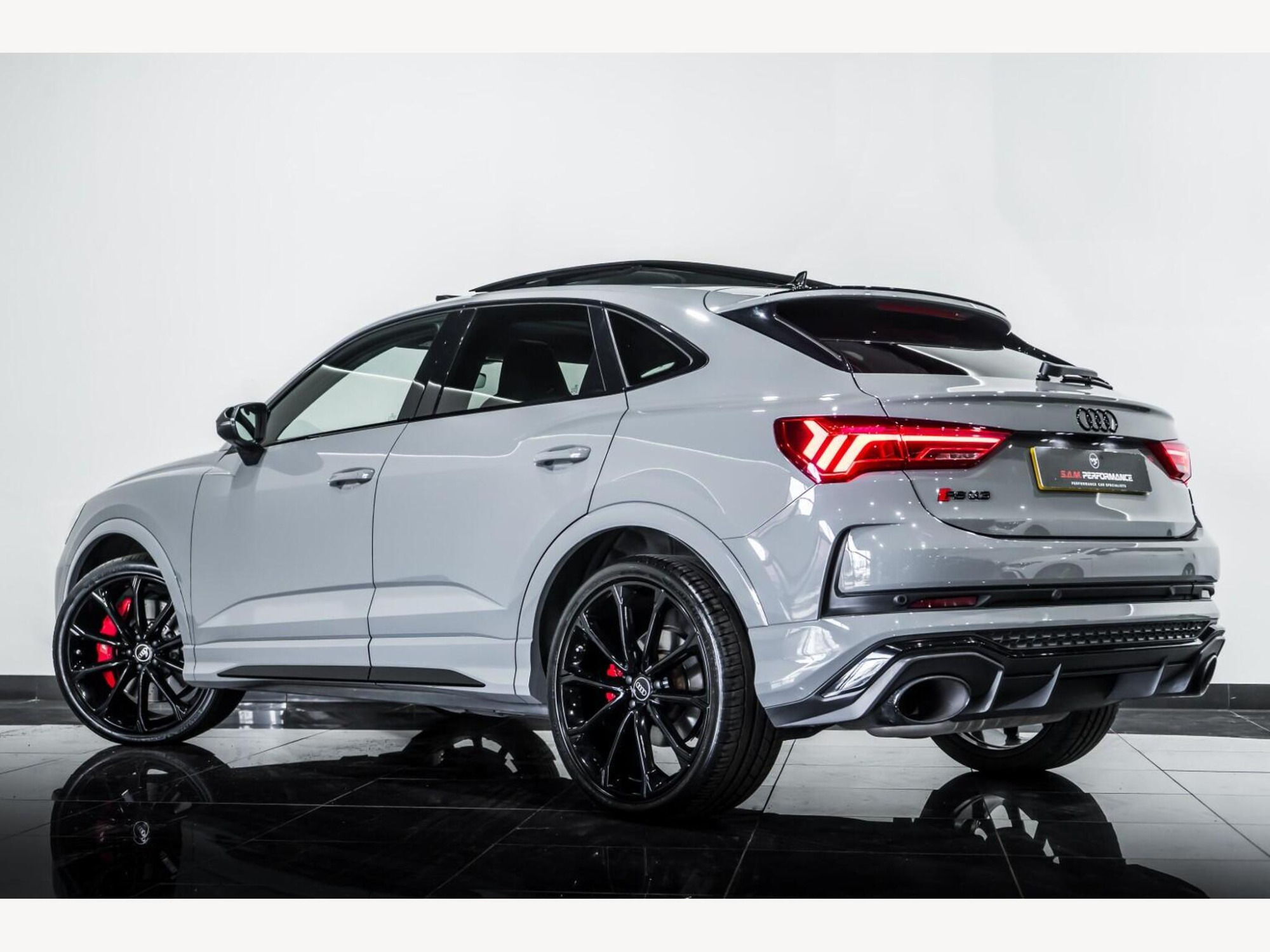 2022 Audi RS Q3 image 4