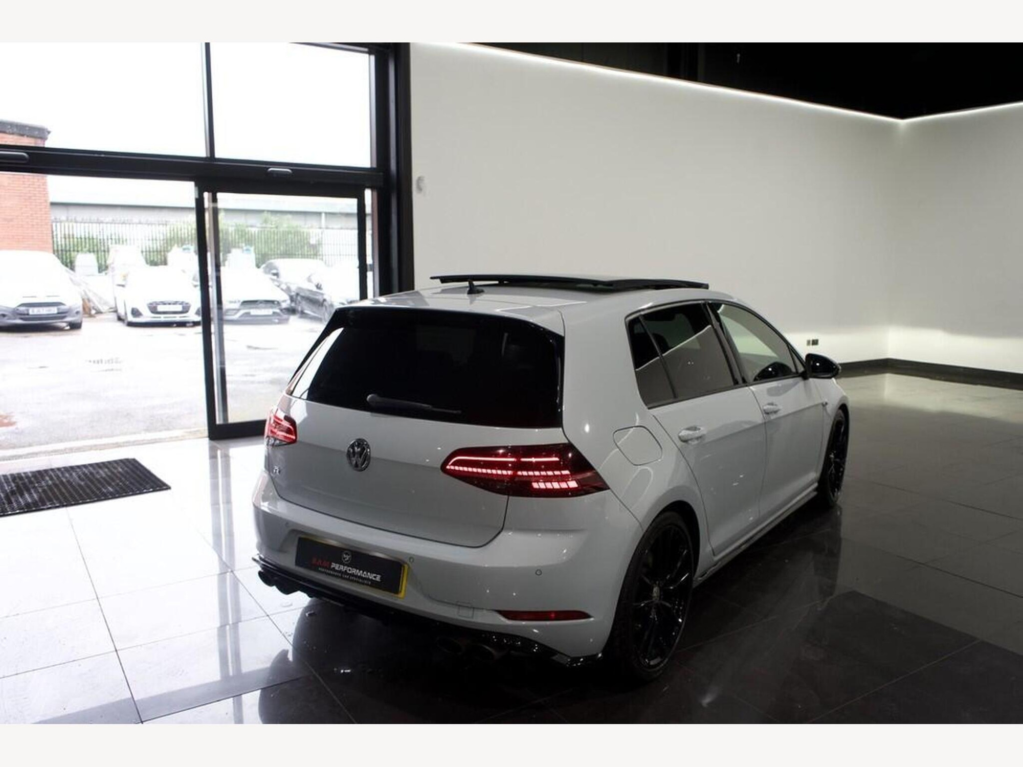 2019 VOLKSWAGEN GOLF image 2