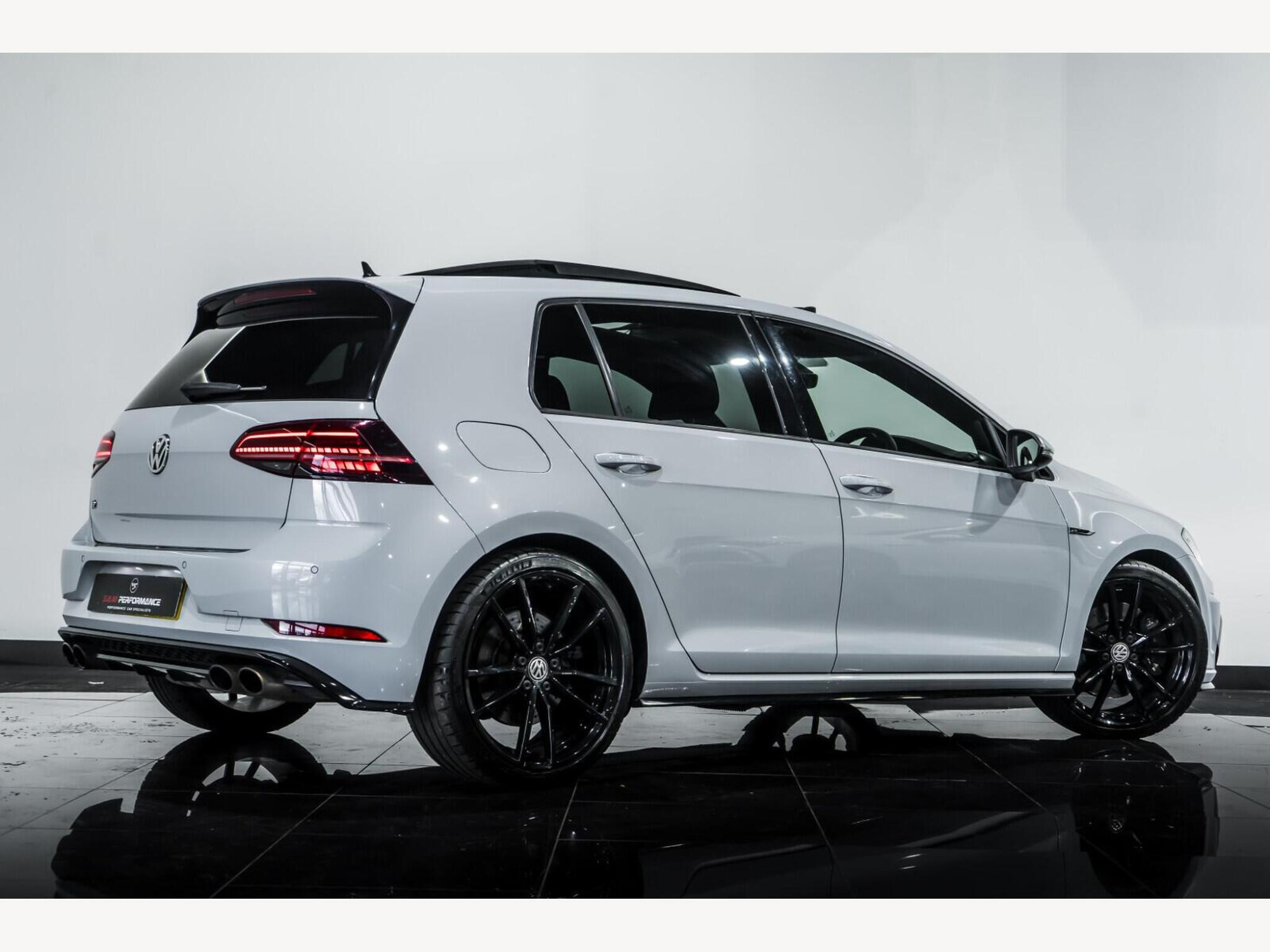 2019 Volkswagen GOLF image 2