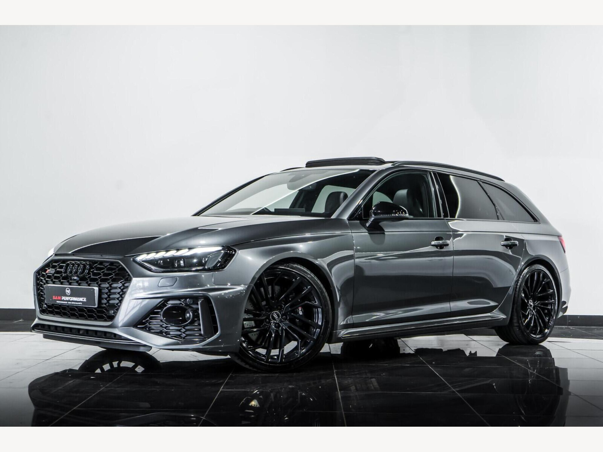 2020 Audi RS4 Avant image 2