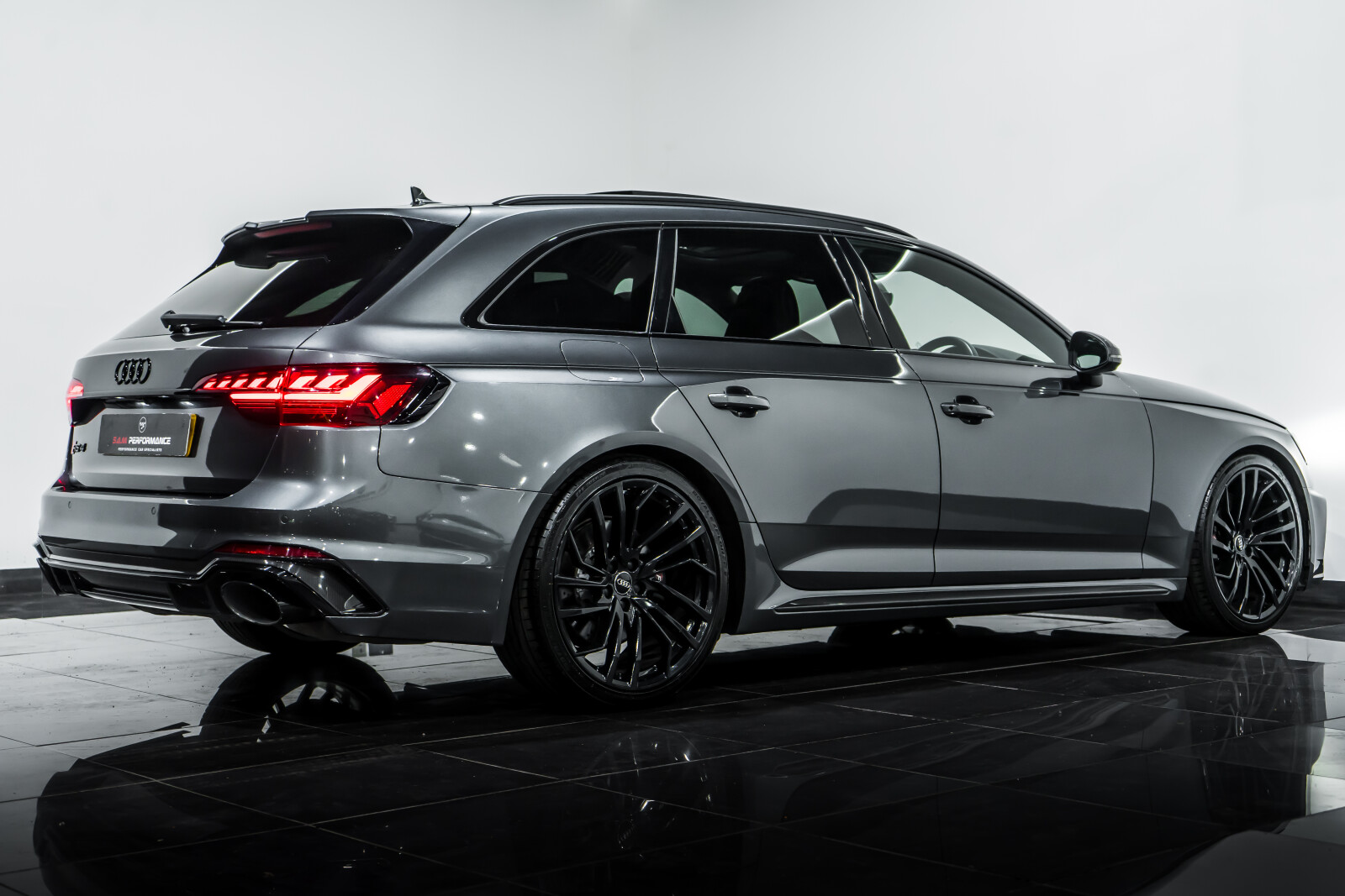 2020 Audi RS4 Avant image 6
