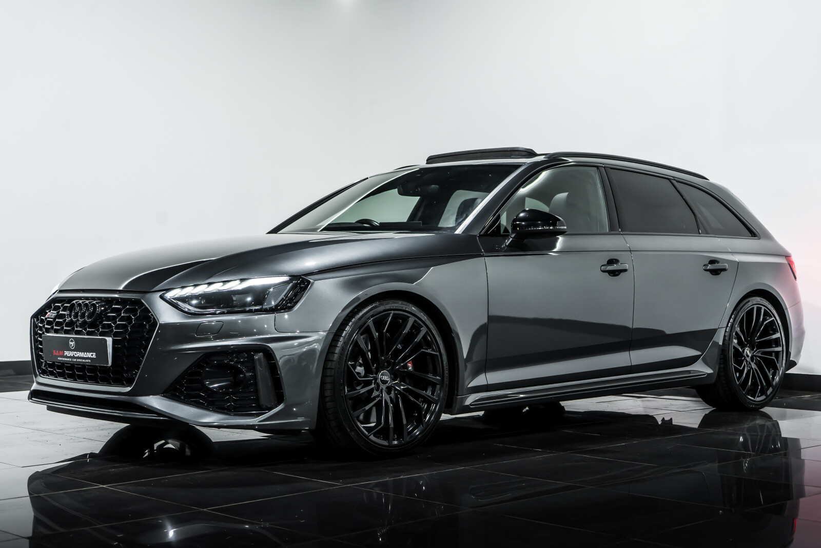 2020 Audi RS4 Avant image 5