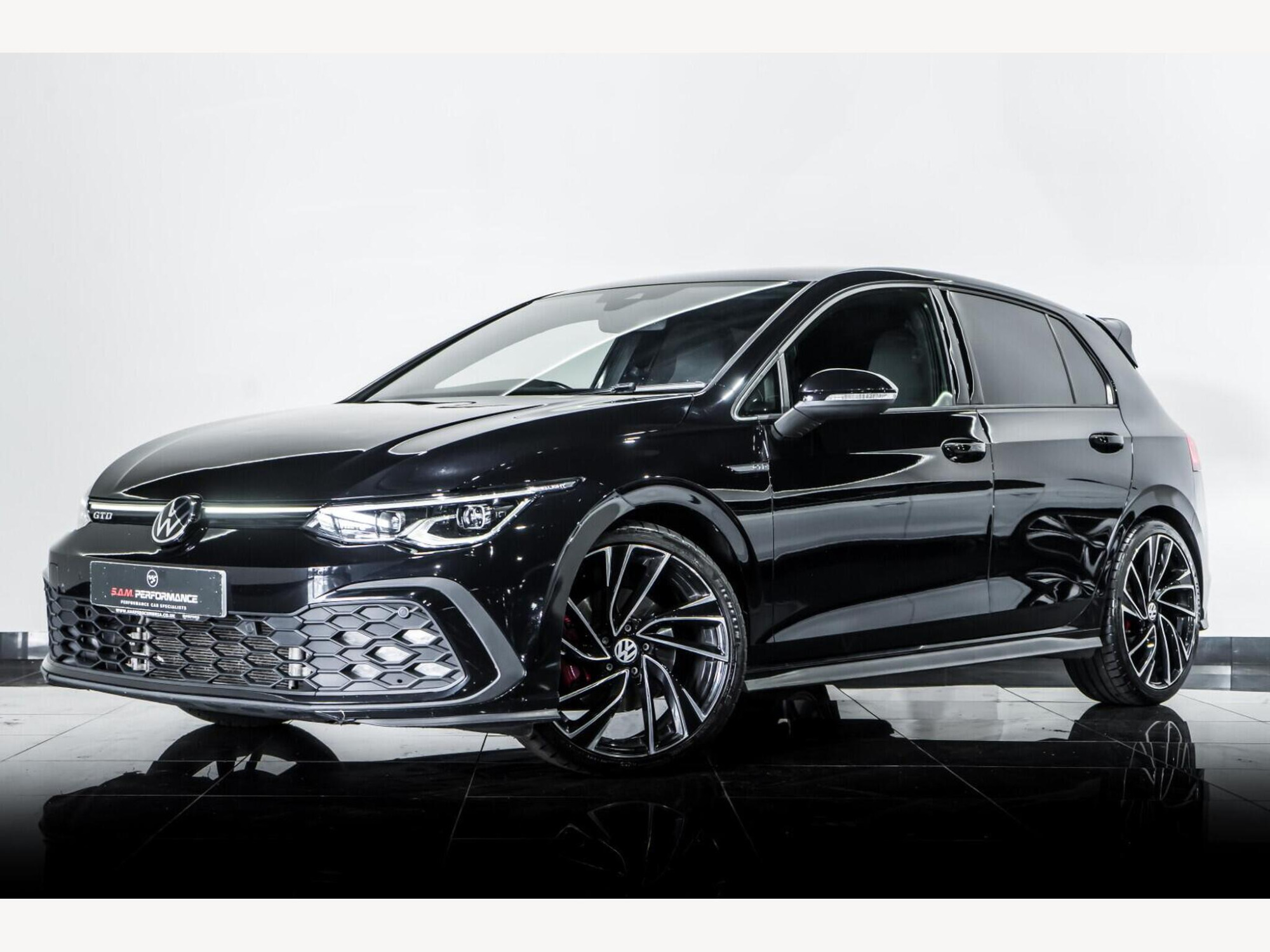 2021 Volkswagen Golf image 2