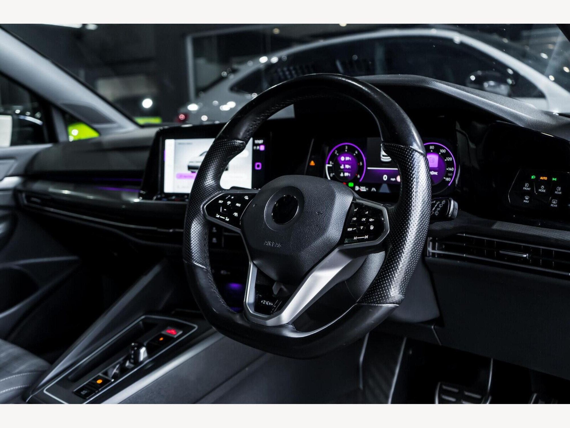 2021 Volkswagen Golf image 9