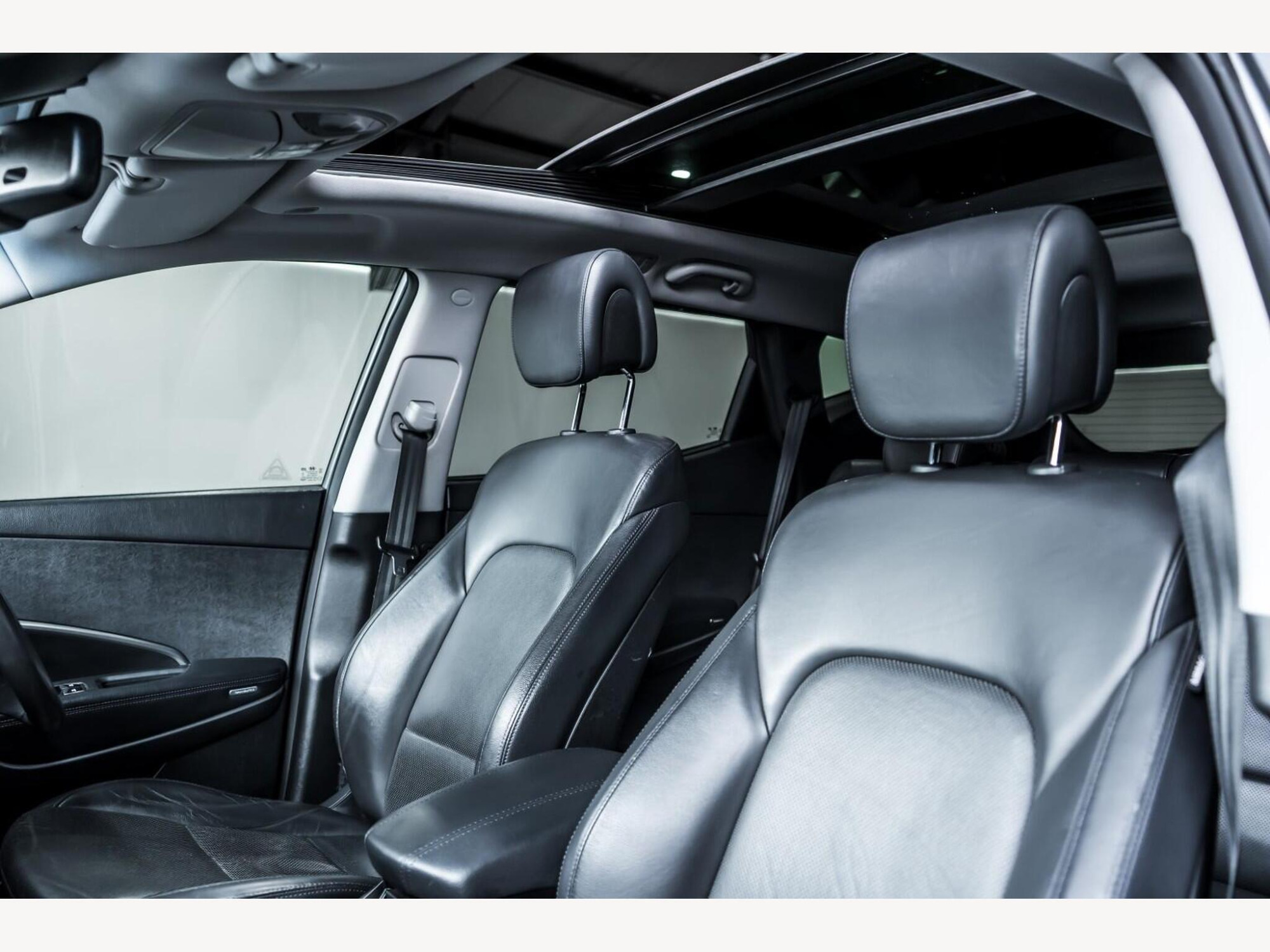 2015 Hyundai SANTA FE image 10