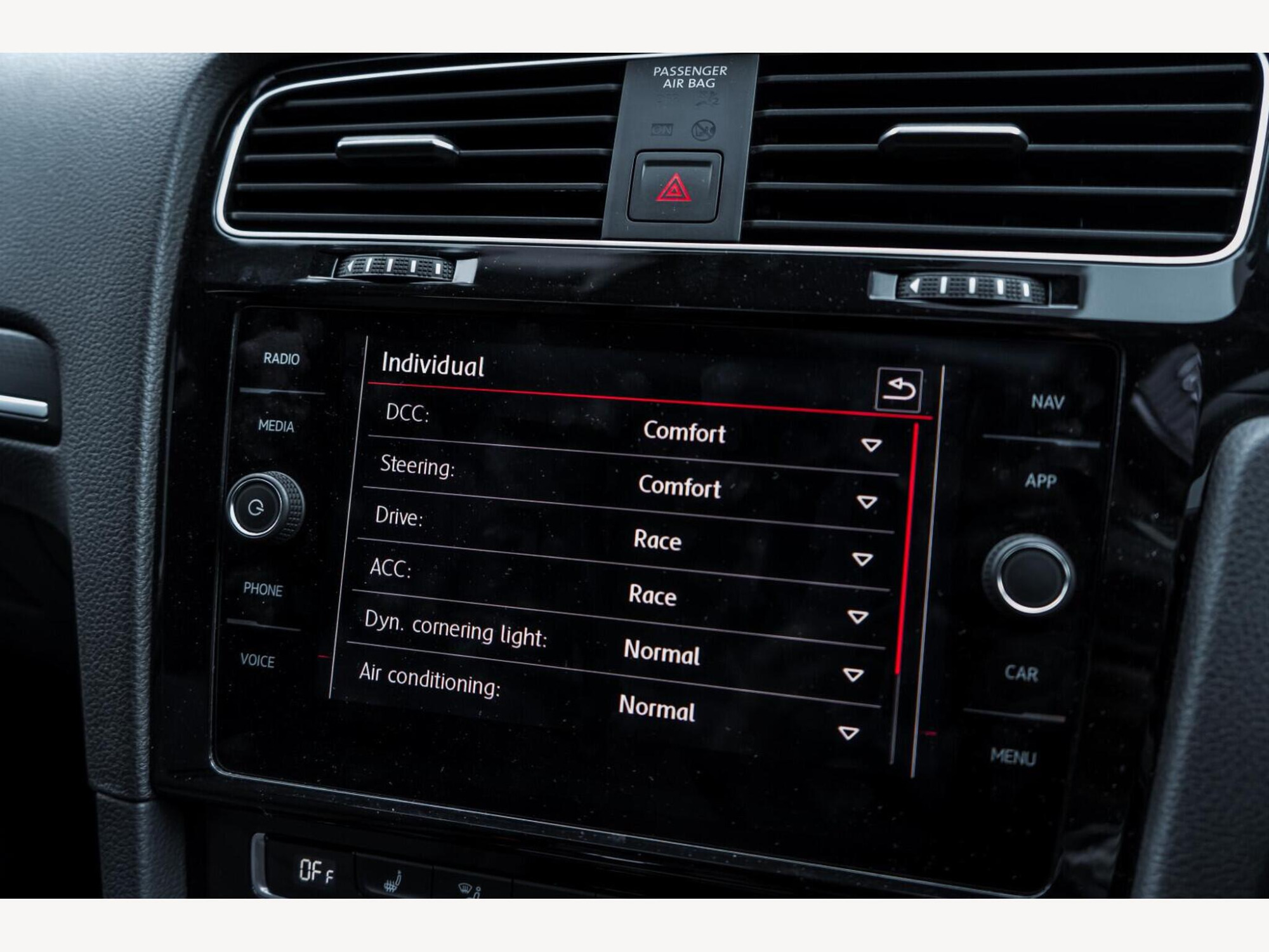 2019 Volkswagen Golf image 16