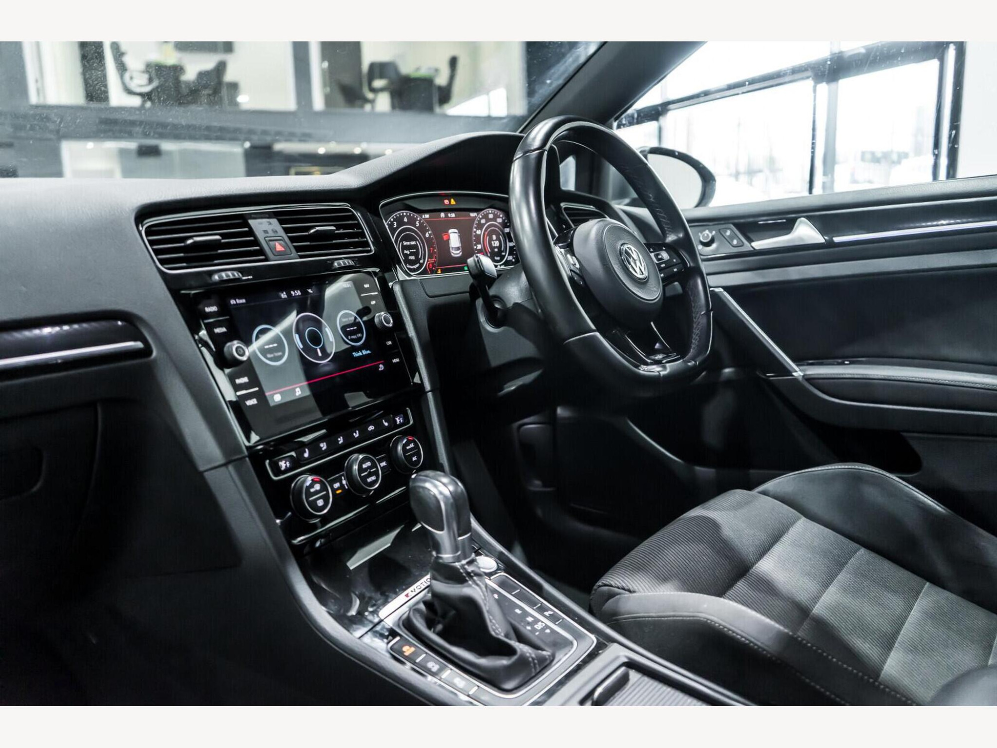 2019 Volkswagen Golf image 14