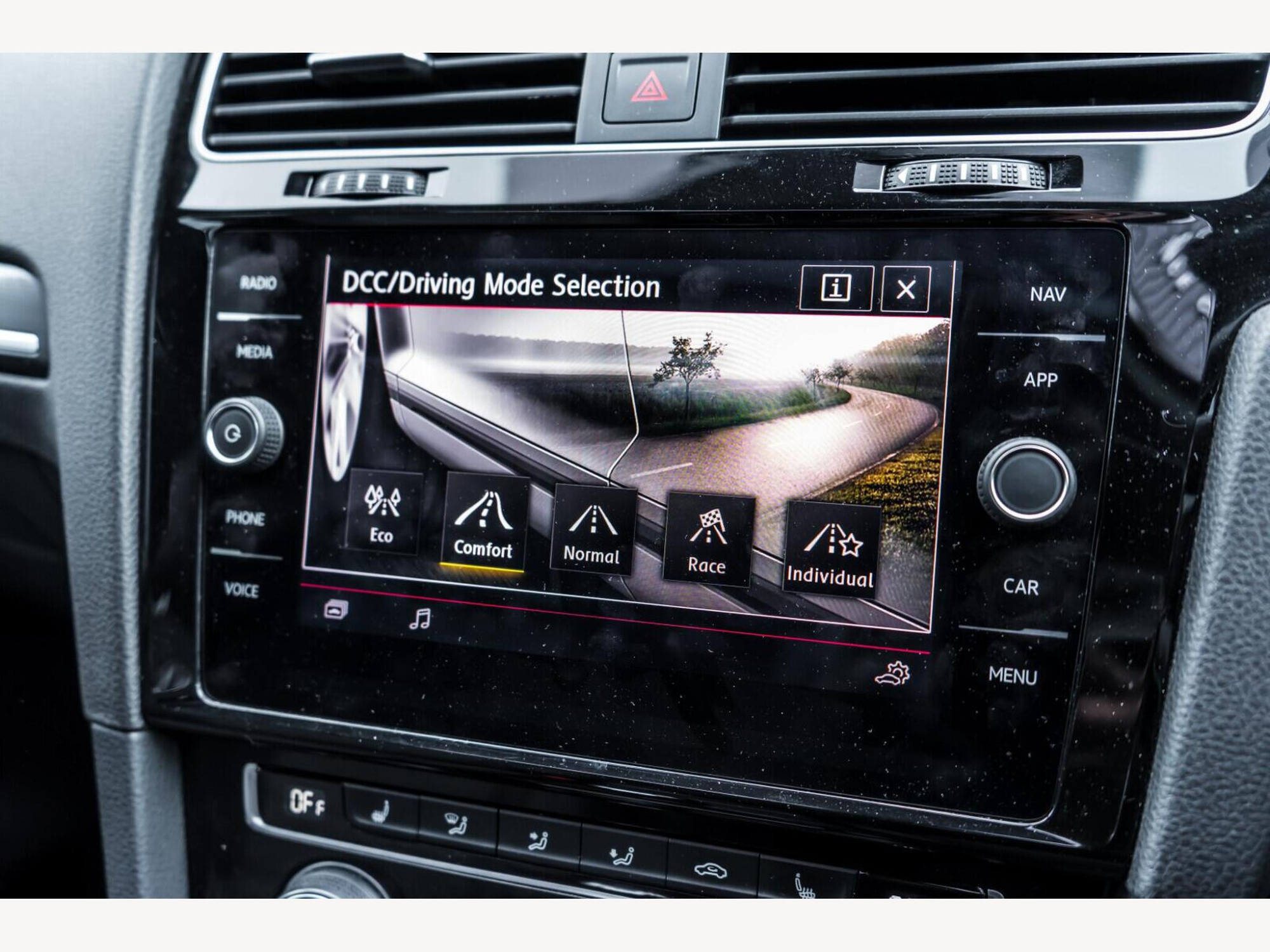 2019 Volkswagen Golf image 15