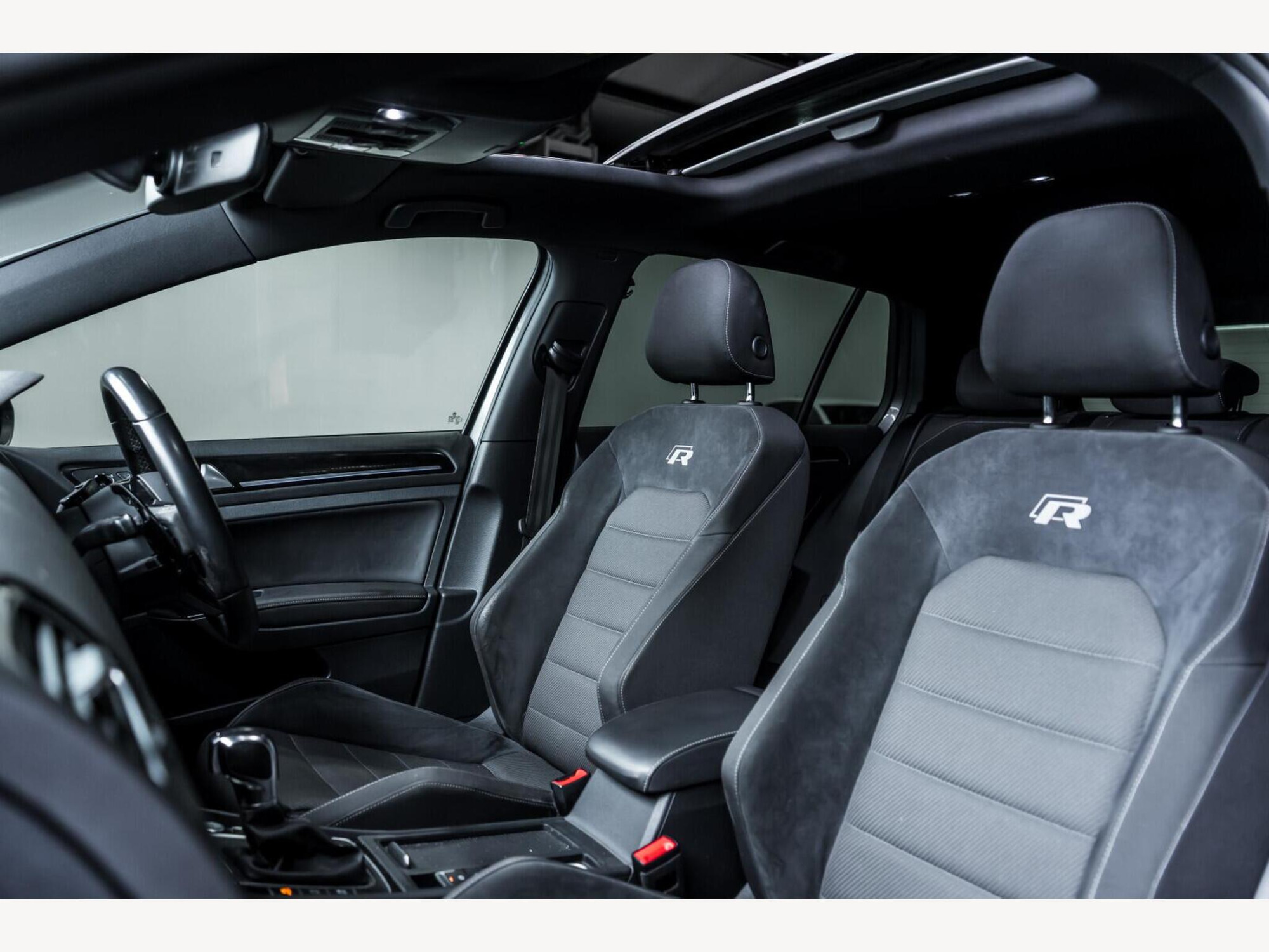 2019 Volkswagen Golf image 12