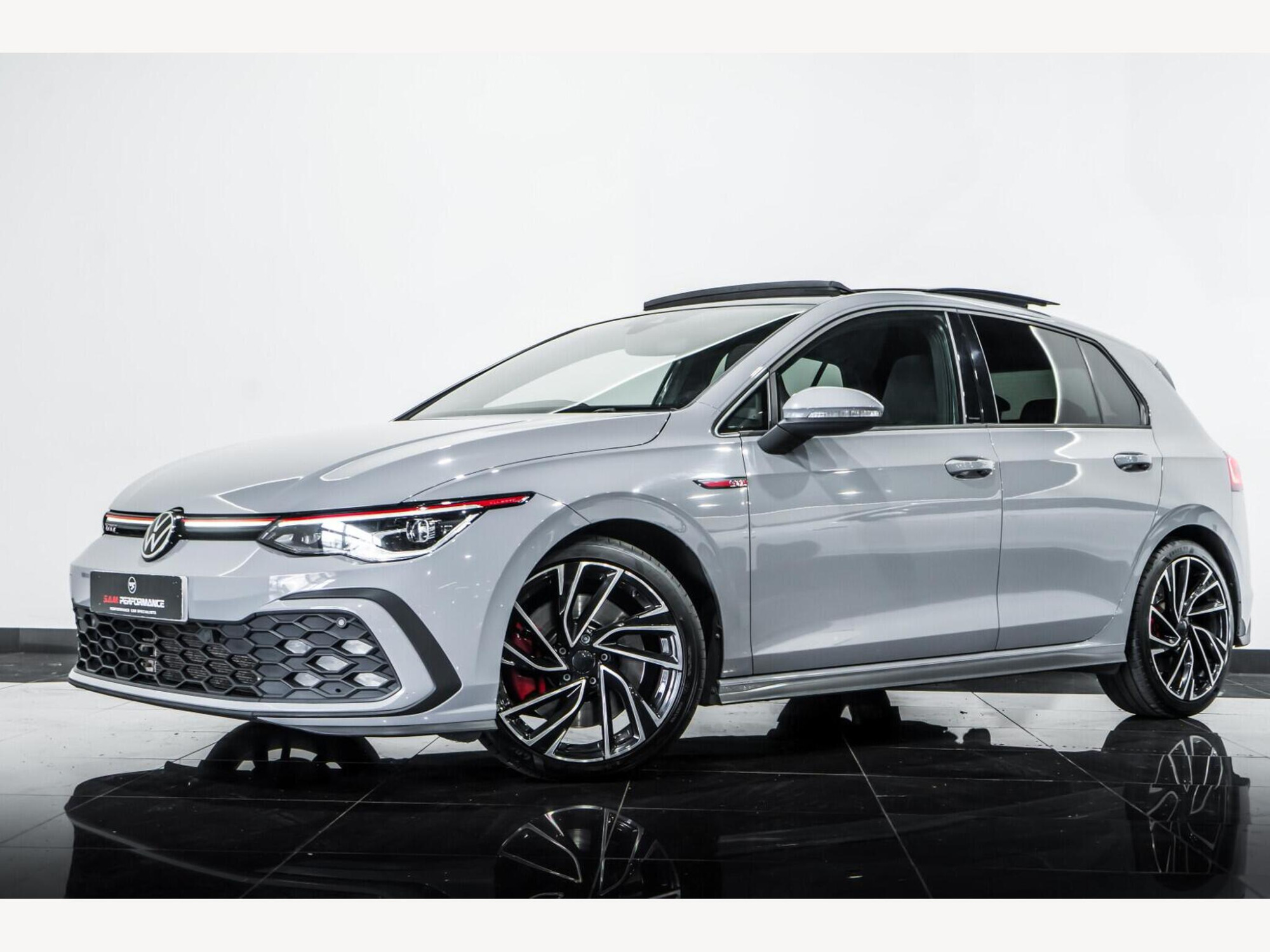 2021 Volkswagen Golf image 2