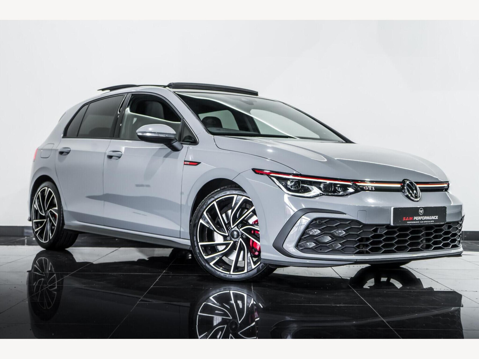 2021 Volkswagen Golf image 1