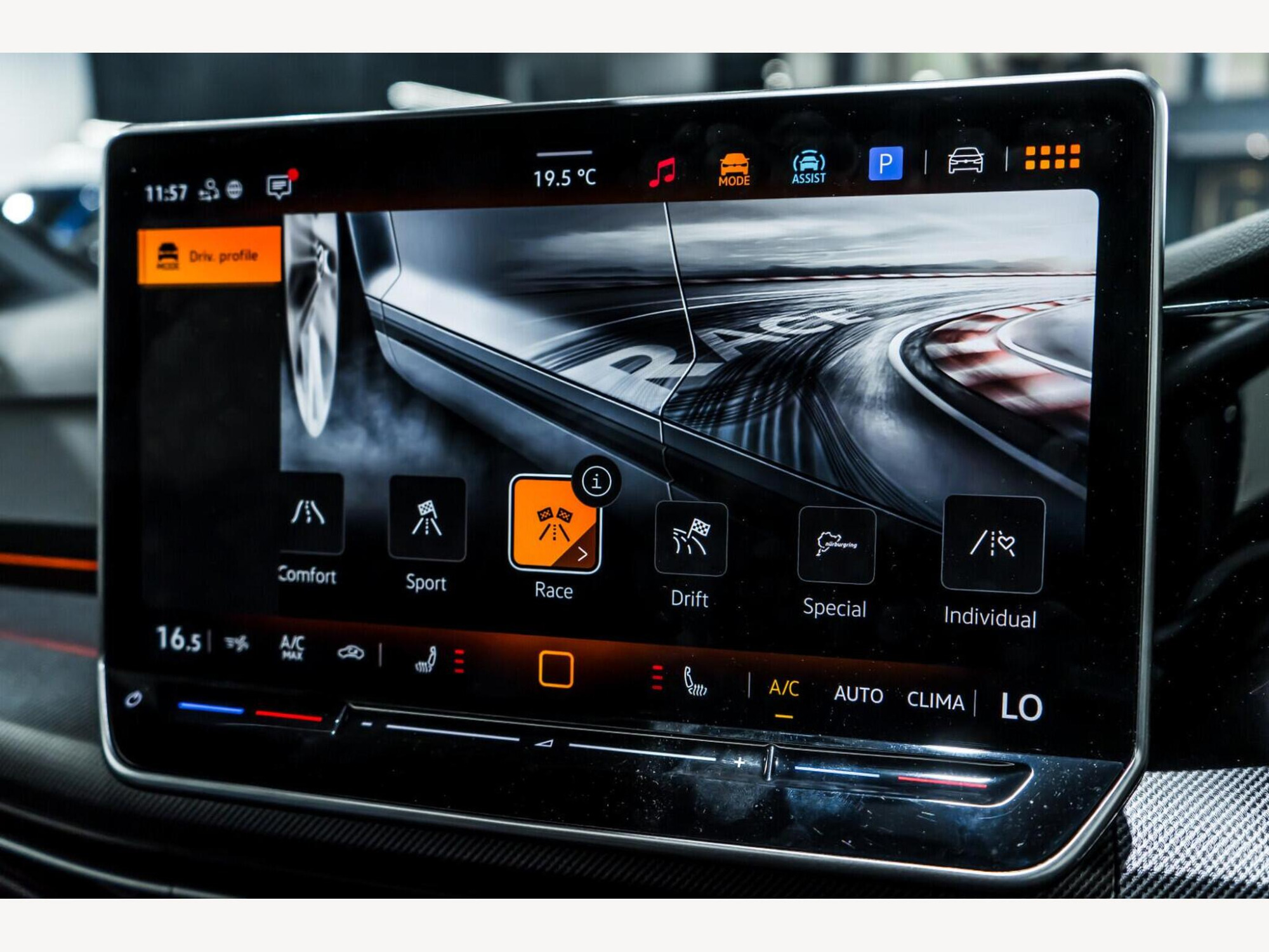 2025 Volkswagen Golf image 18