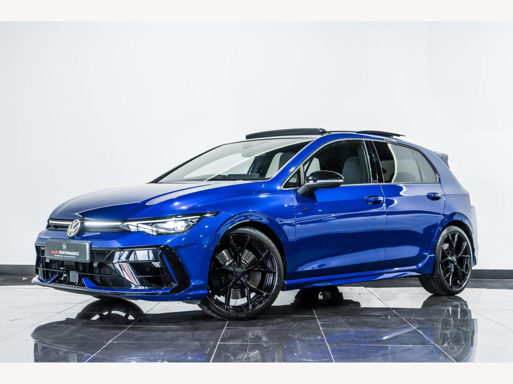 2025 Volkswagen Golf image 2