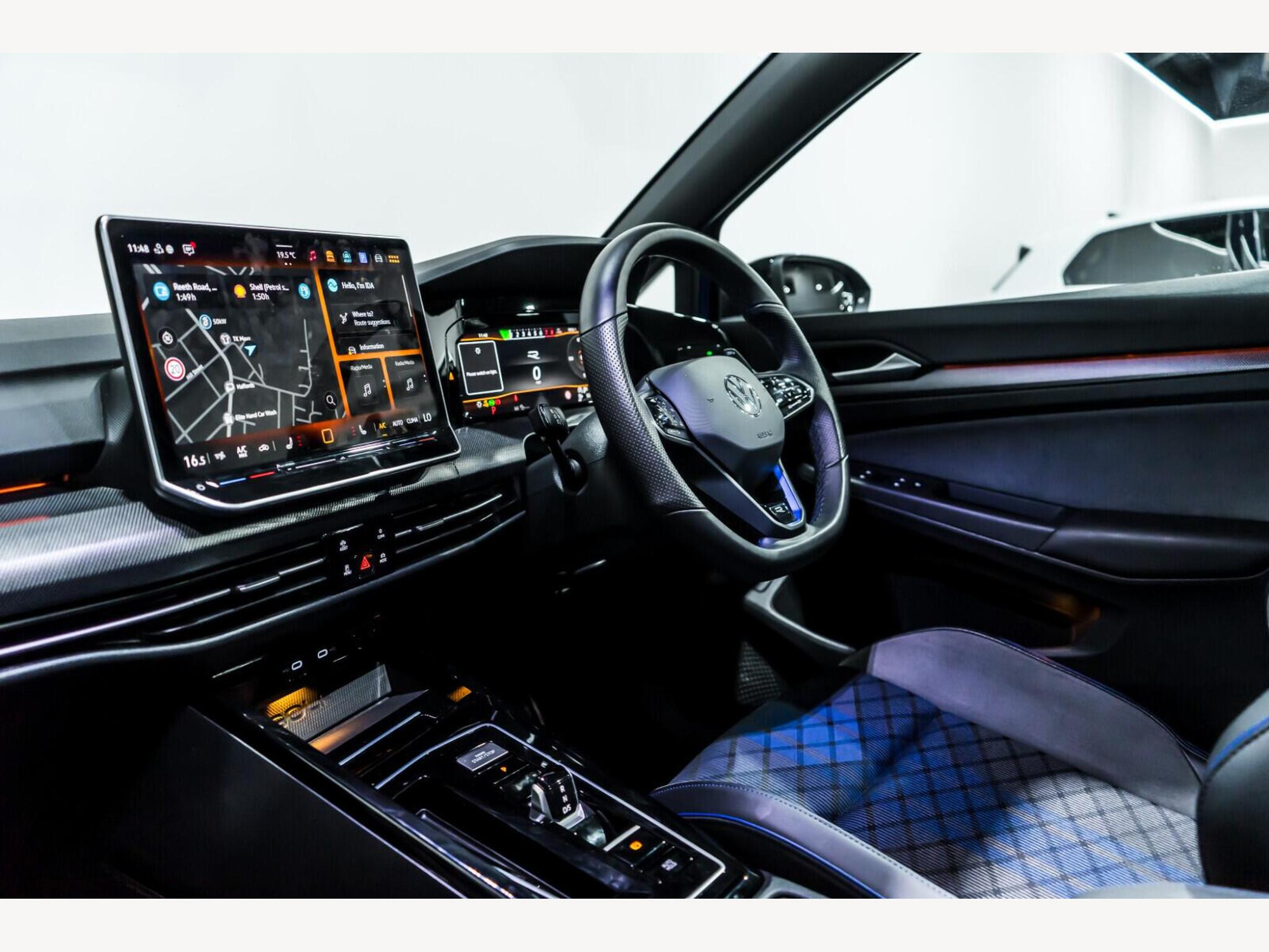 2025 Volkswagen Golf image 12
