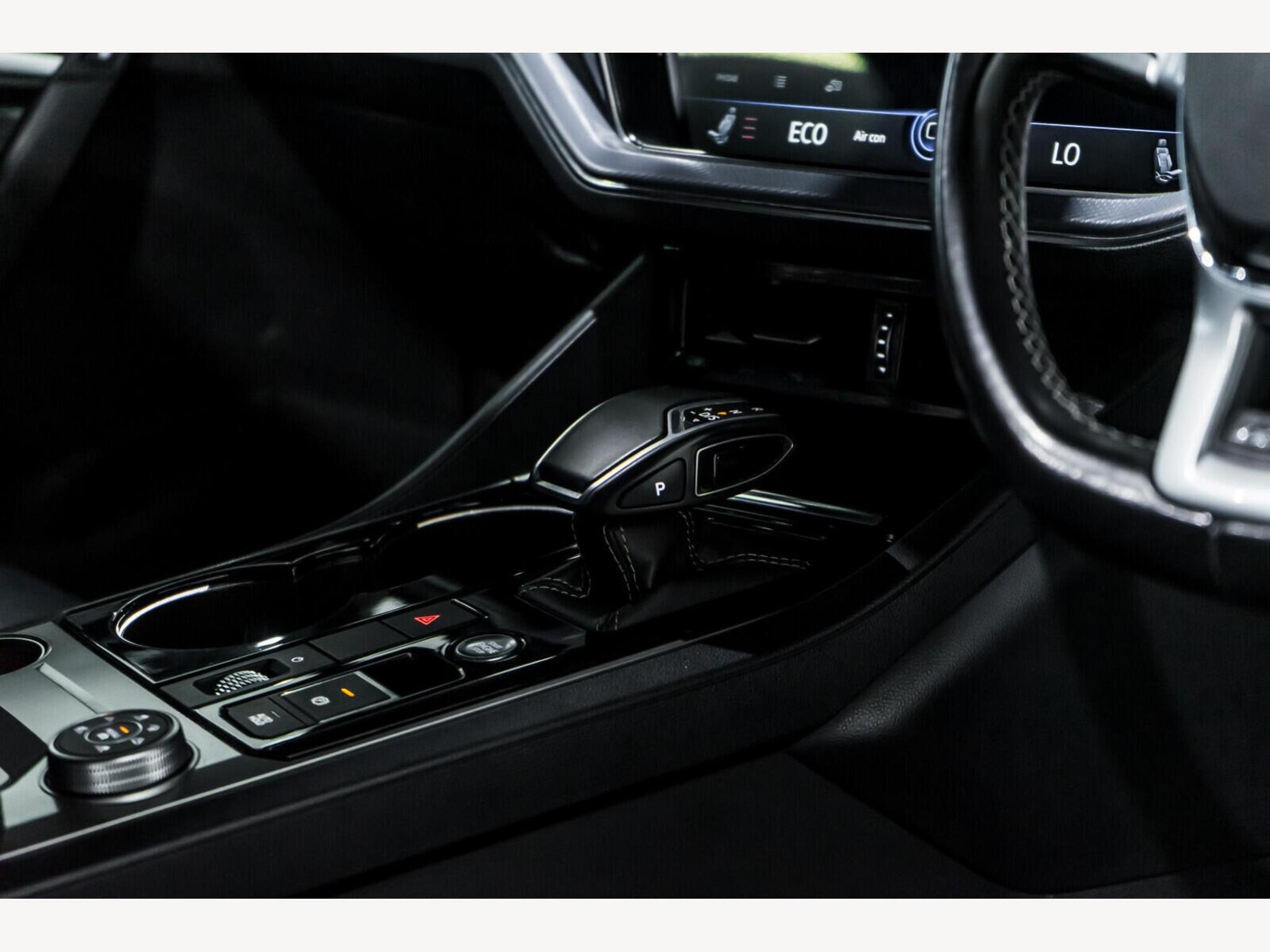 2019 Volkswagen Touareg image 16
