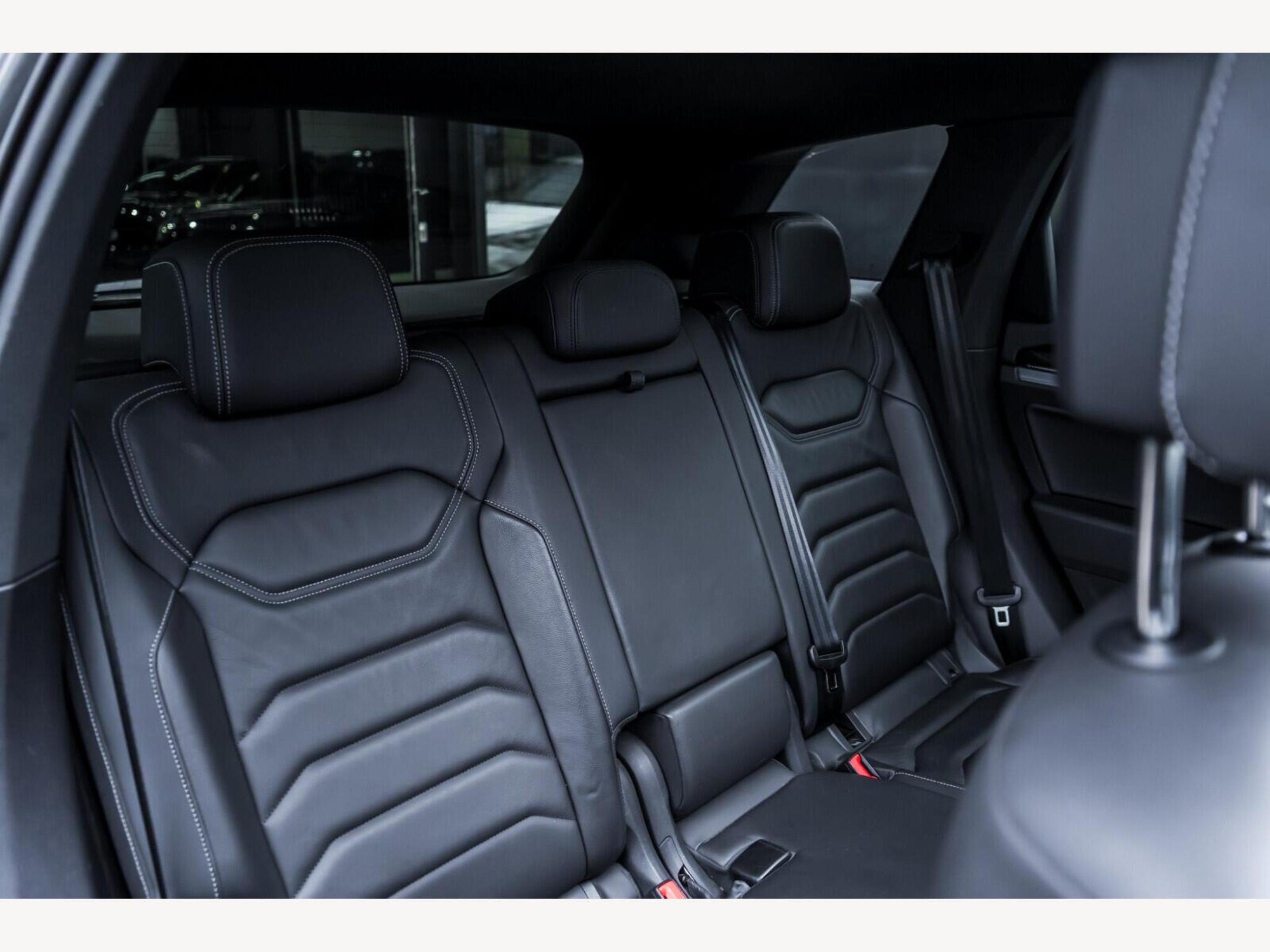 2019 Volkswagen Touareg image 14