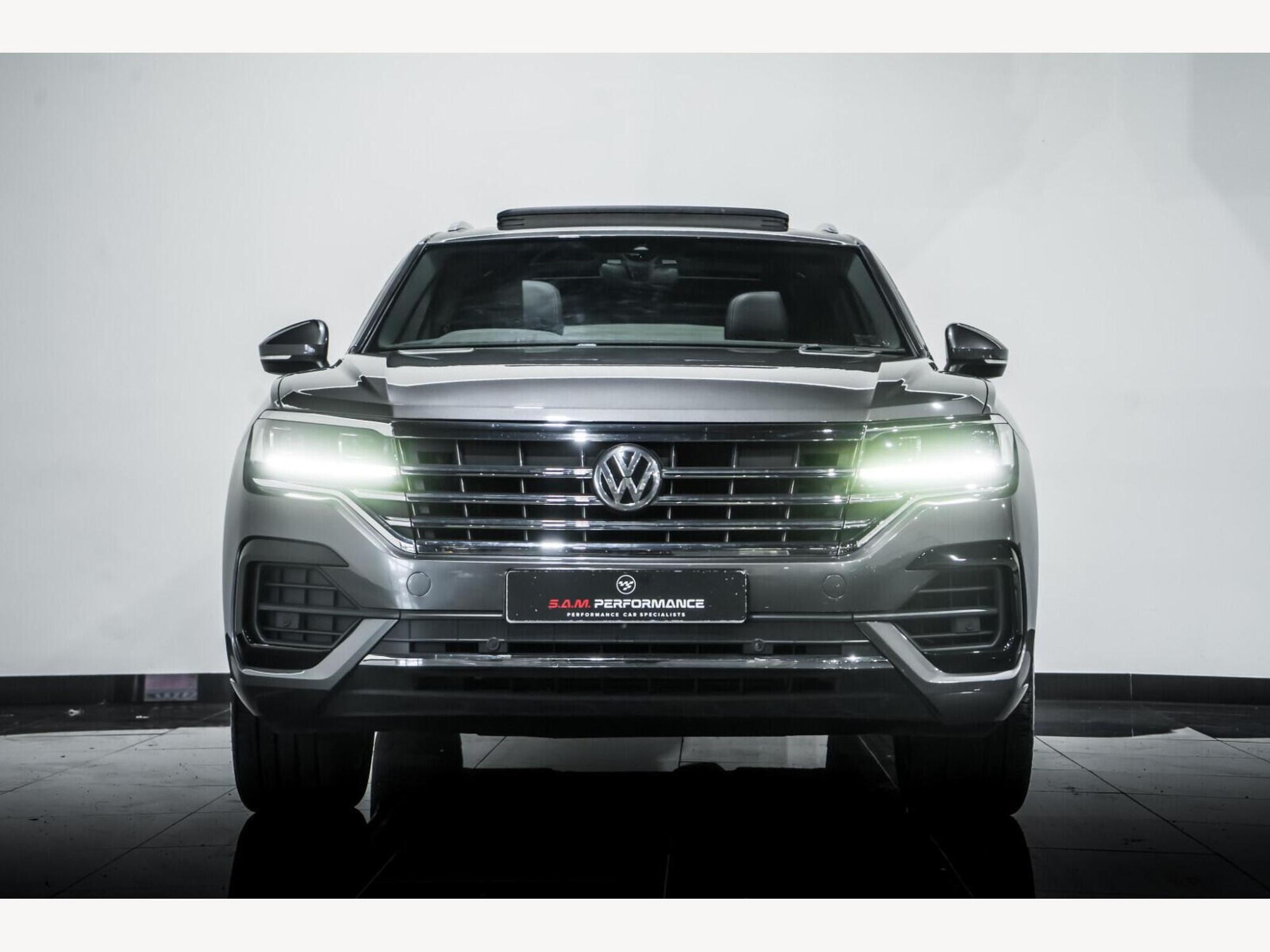 2019 Volkswagen Touareg image 4