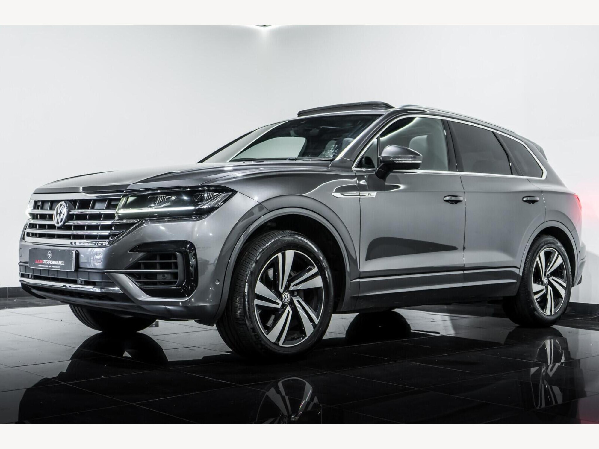 2019 Volkswagen Touareg image 7