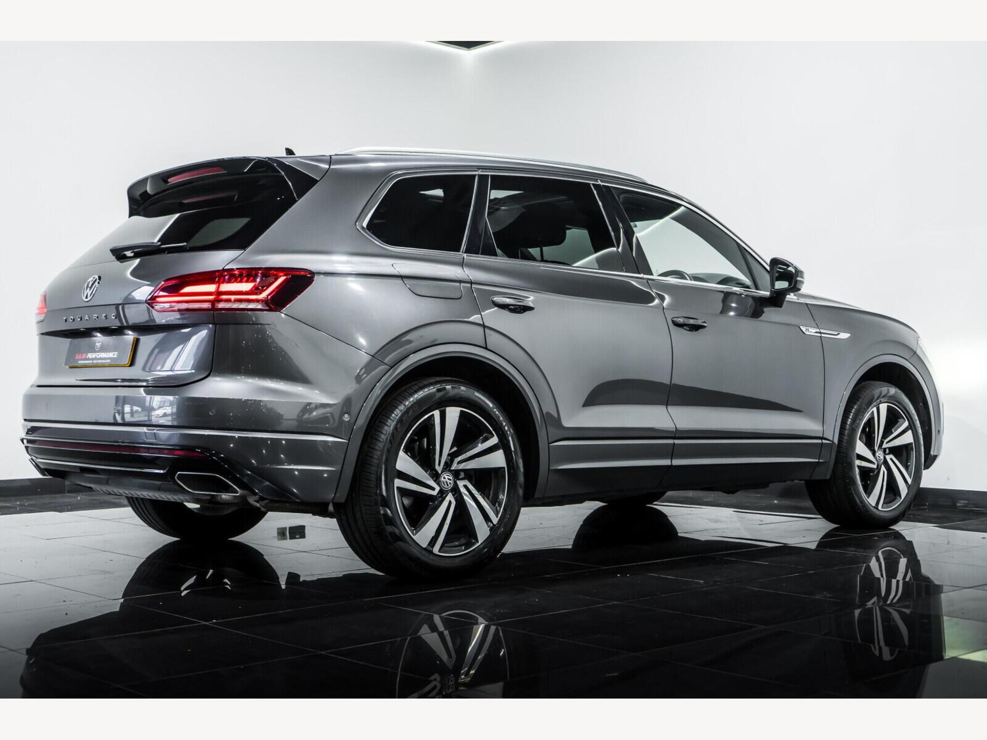 2019 Volkswagen Touareg image 6
