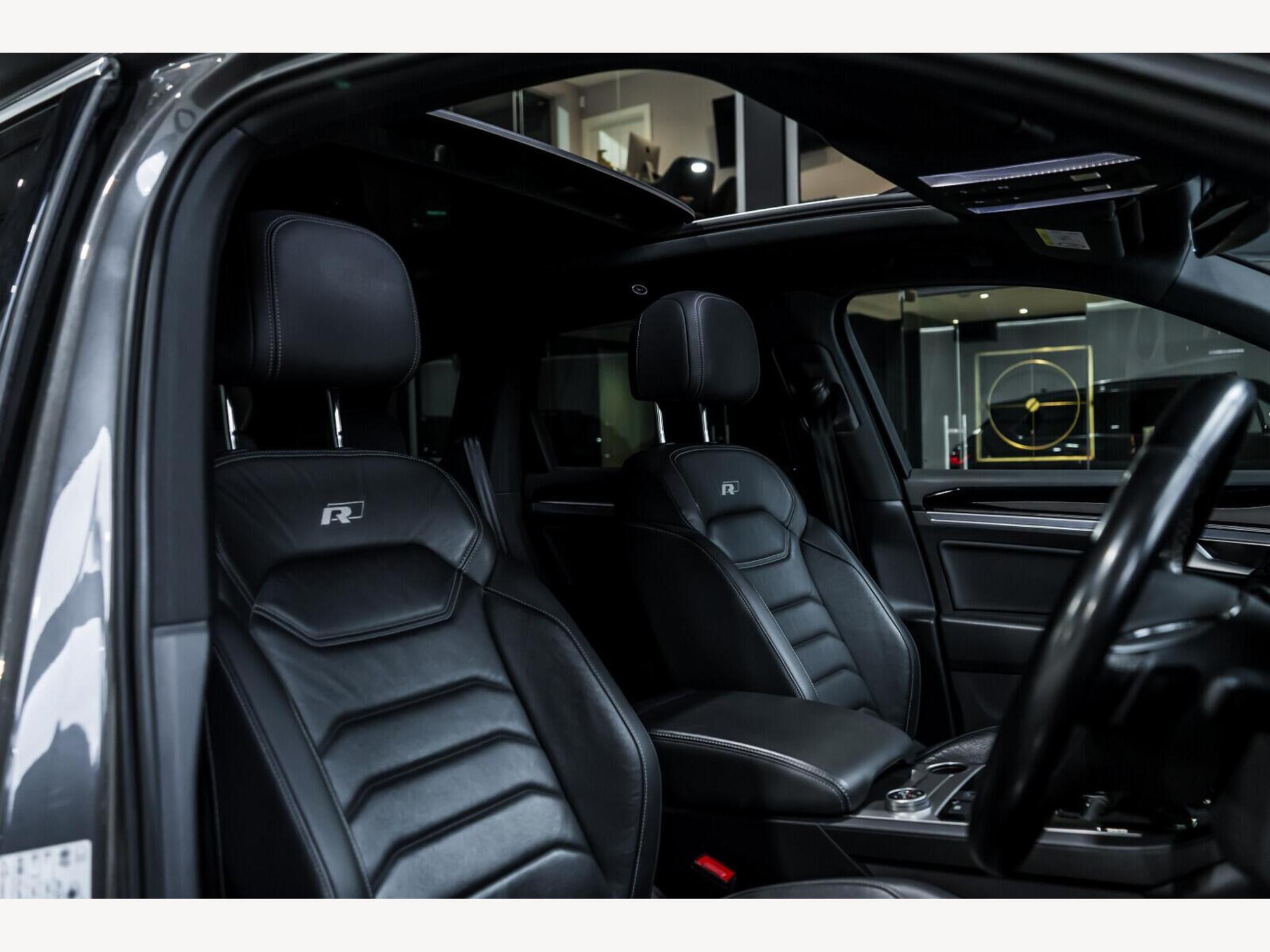 2019 Volkswagen Touareg image 12