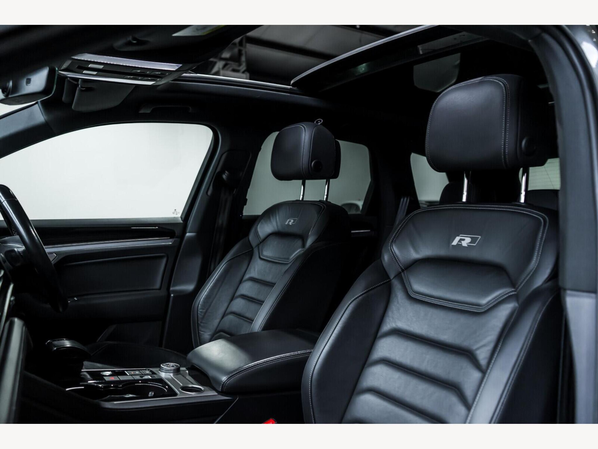 2019 Volkswagen Touareg image 13