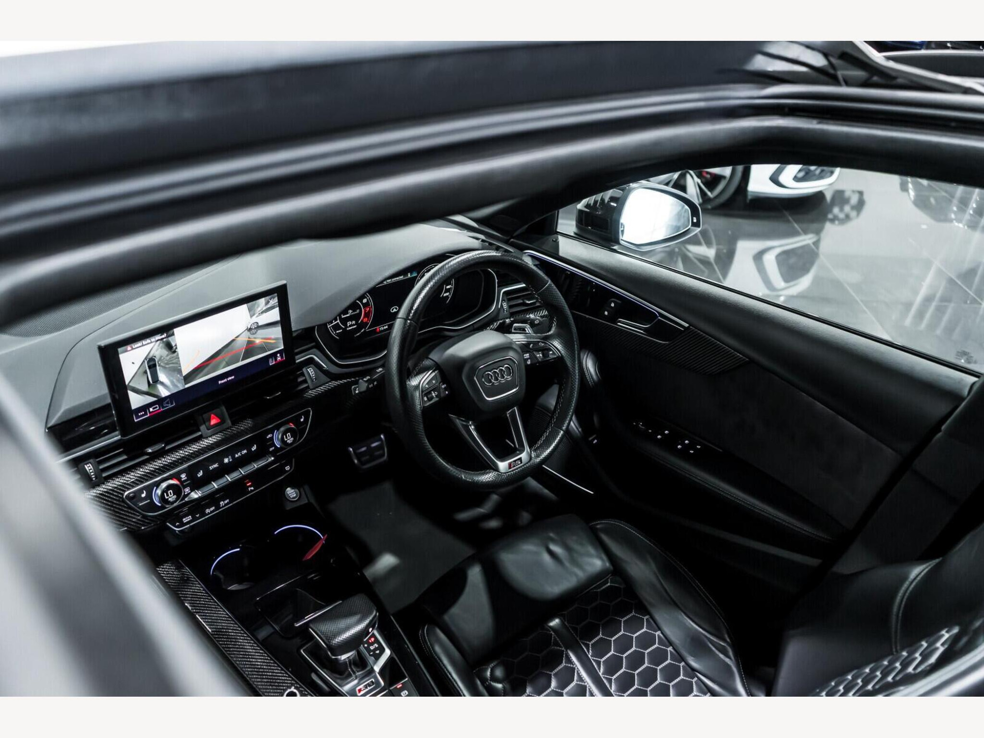 2021 Audi RS4 Avant image 16