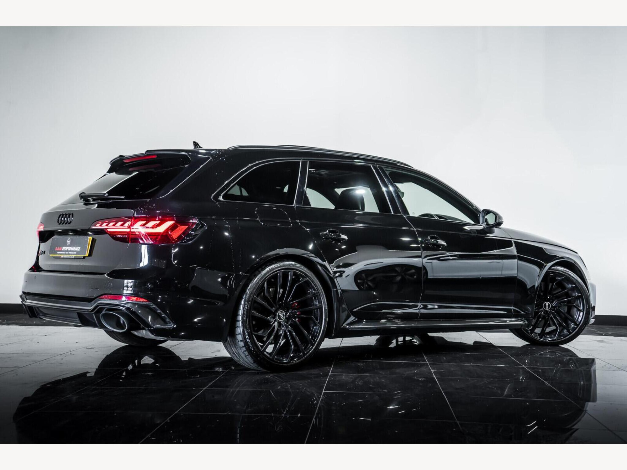 2021 Audi RS4 Avant image 3