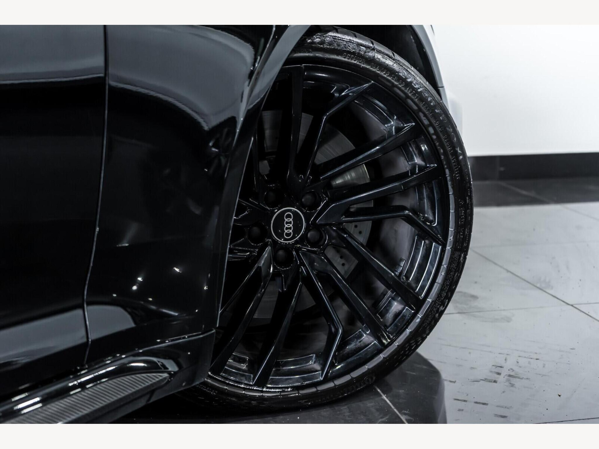 2021 Audi RS4 Avant image 9