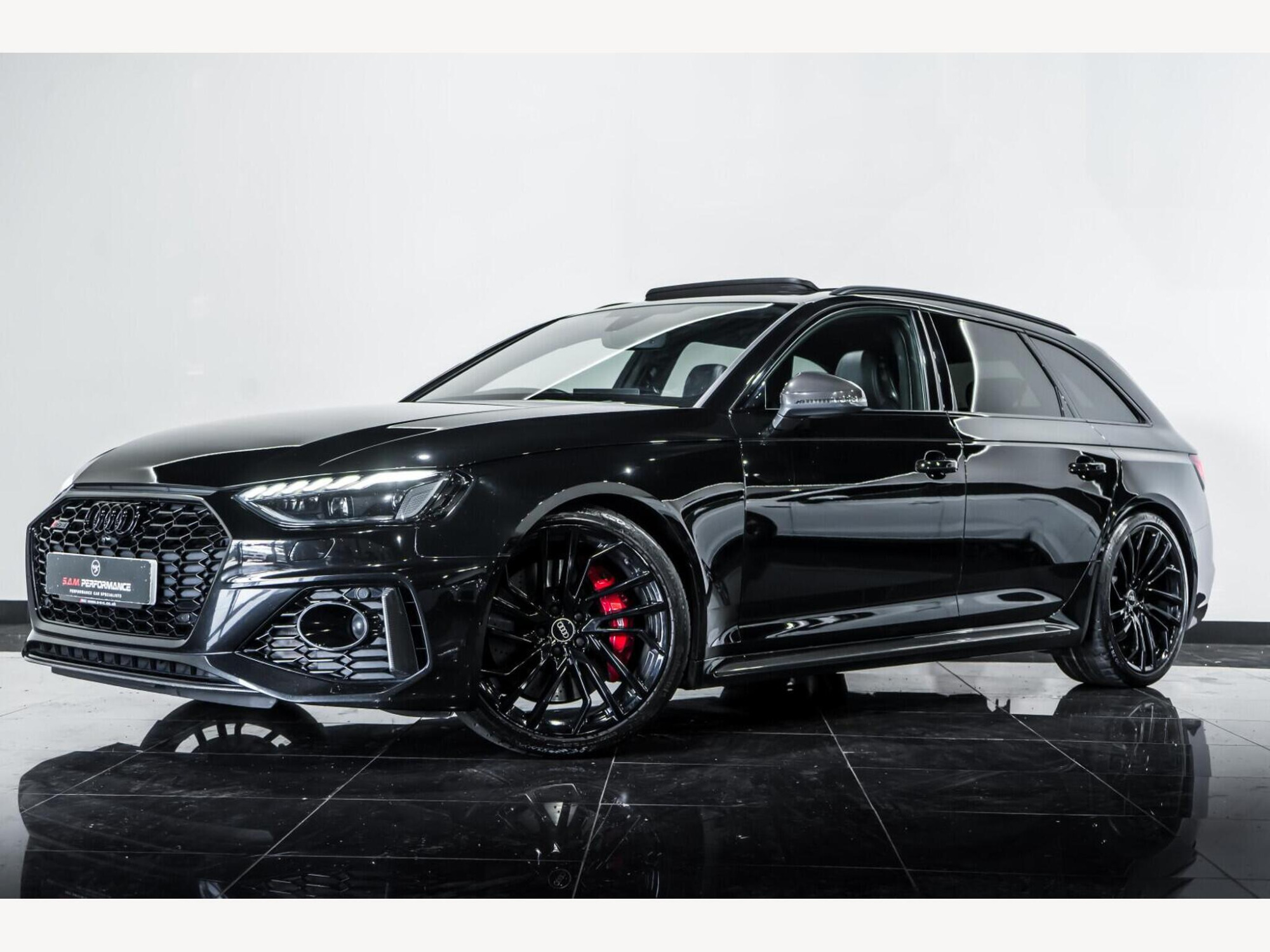 2021 Audi RS4 Avant image 2