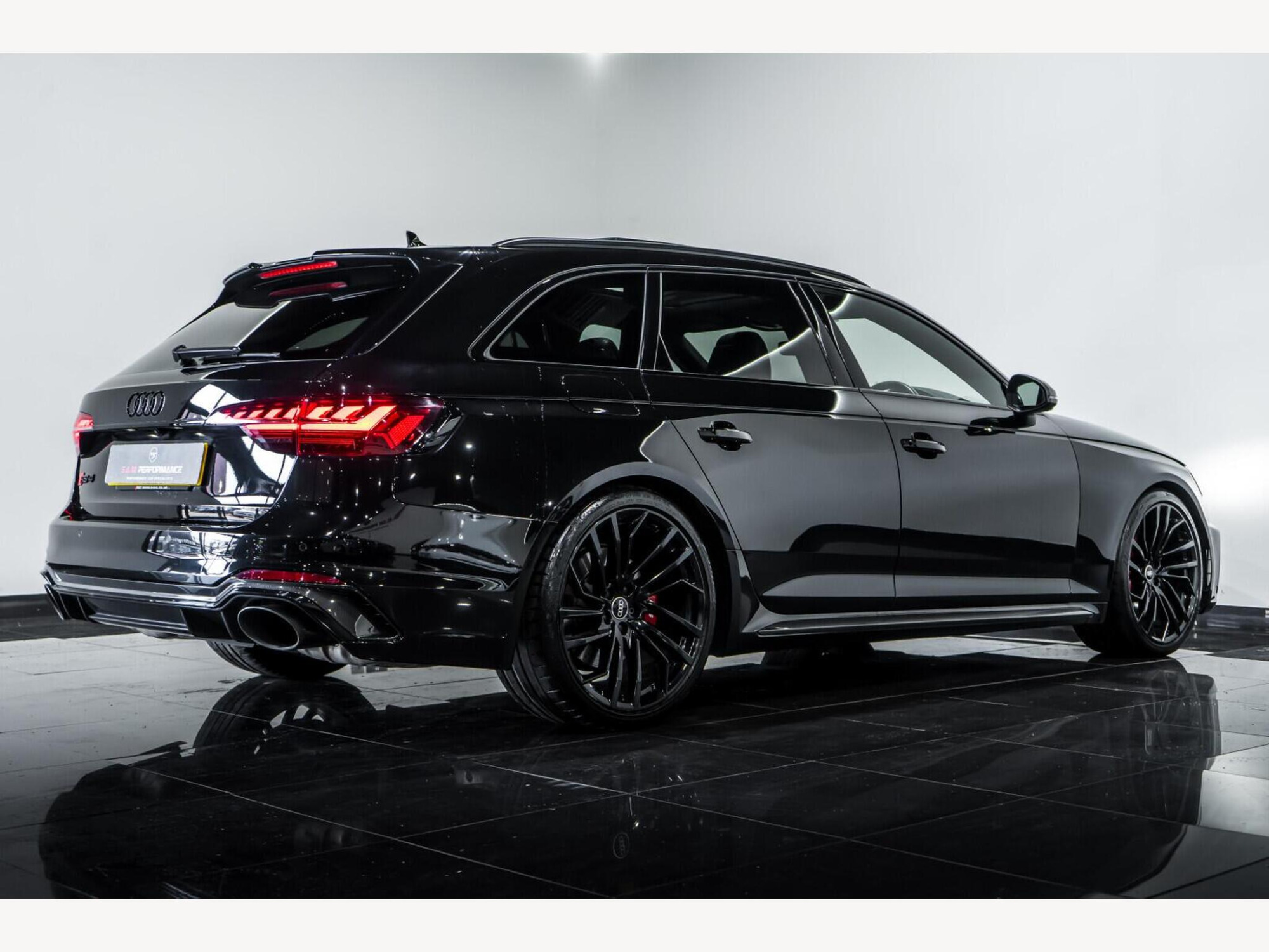 2021 Audi RS4 Avant image 6