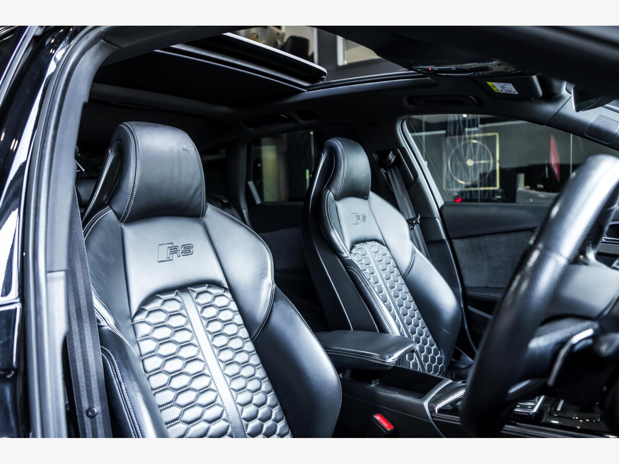 2021 Audi RS4 Avant image 12
