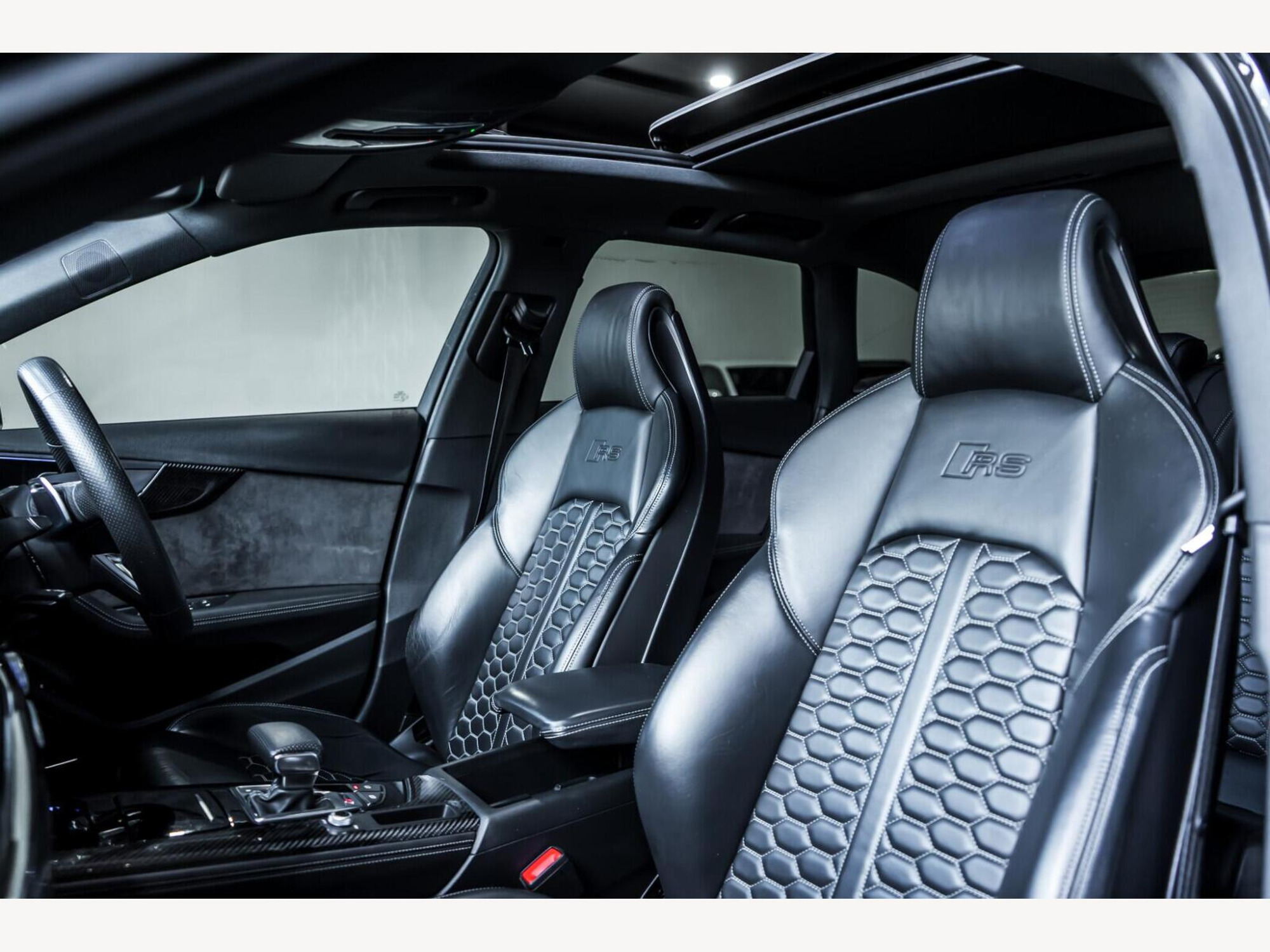 2021 Audi RS4 Avant image 13