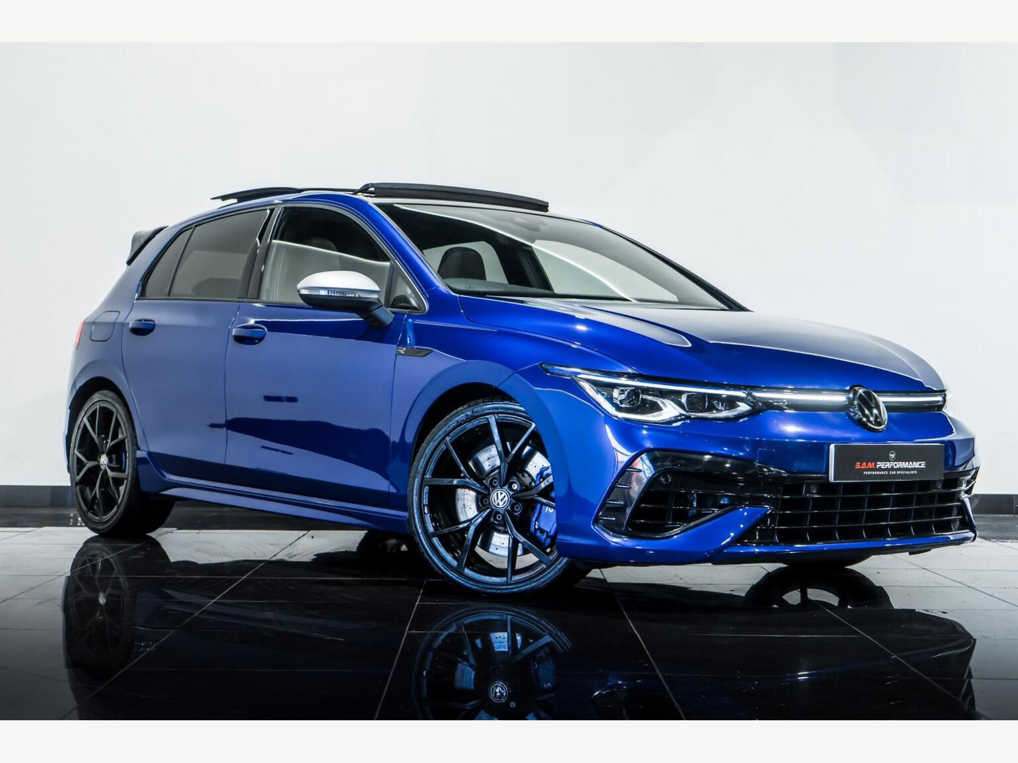 2023 Volkswagen GOLF image 2