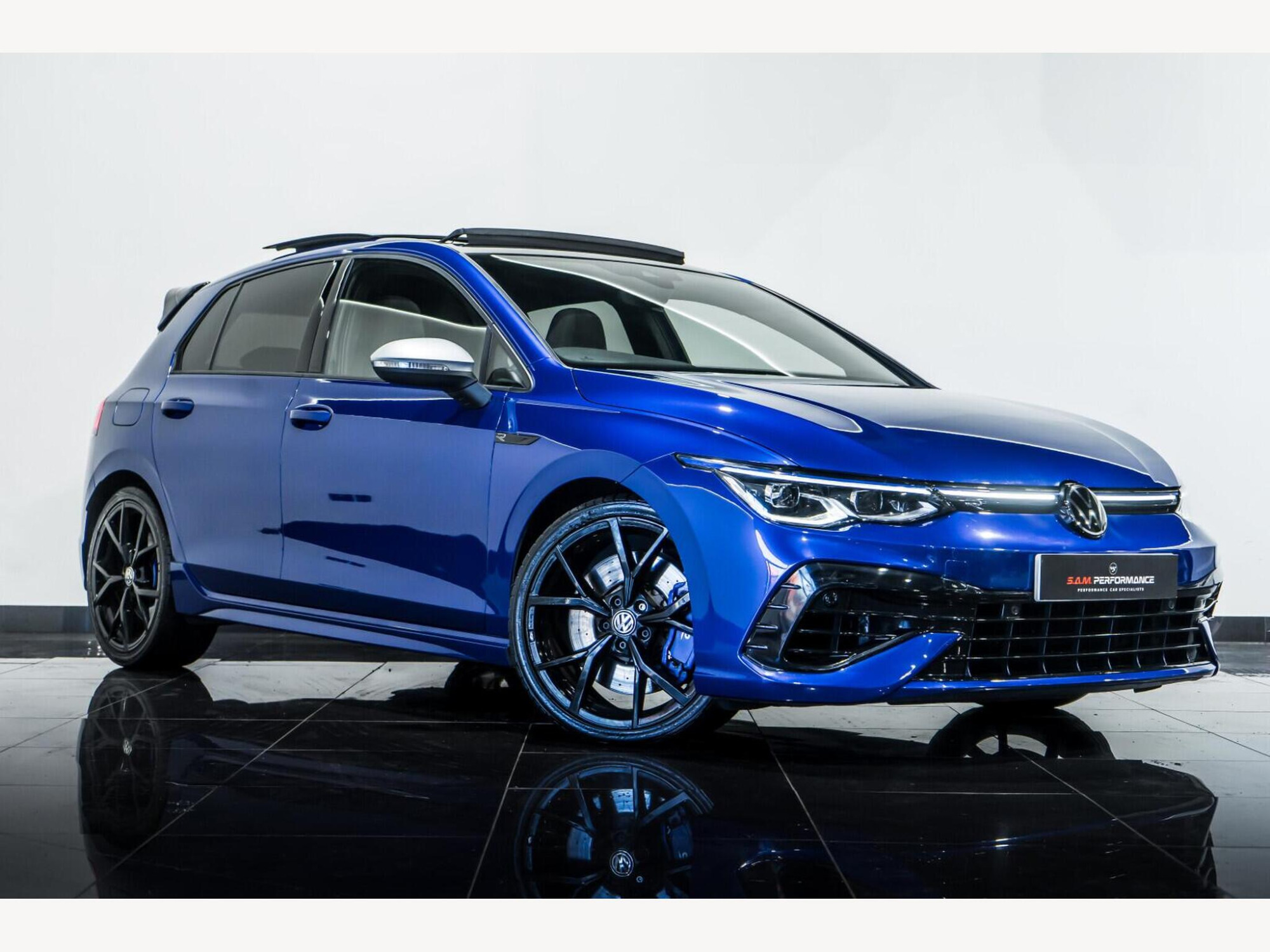 2023 Volkswagen GOLF image 1