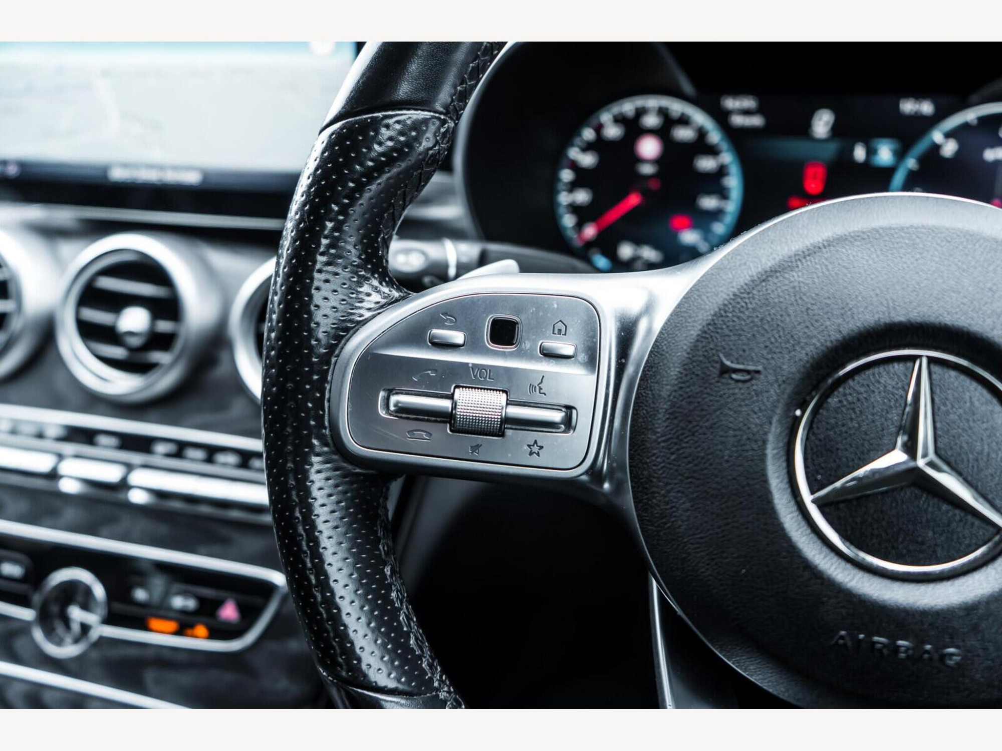 2018 Mercedes-Benz C Class image 9