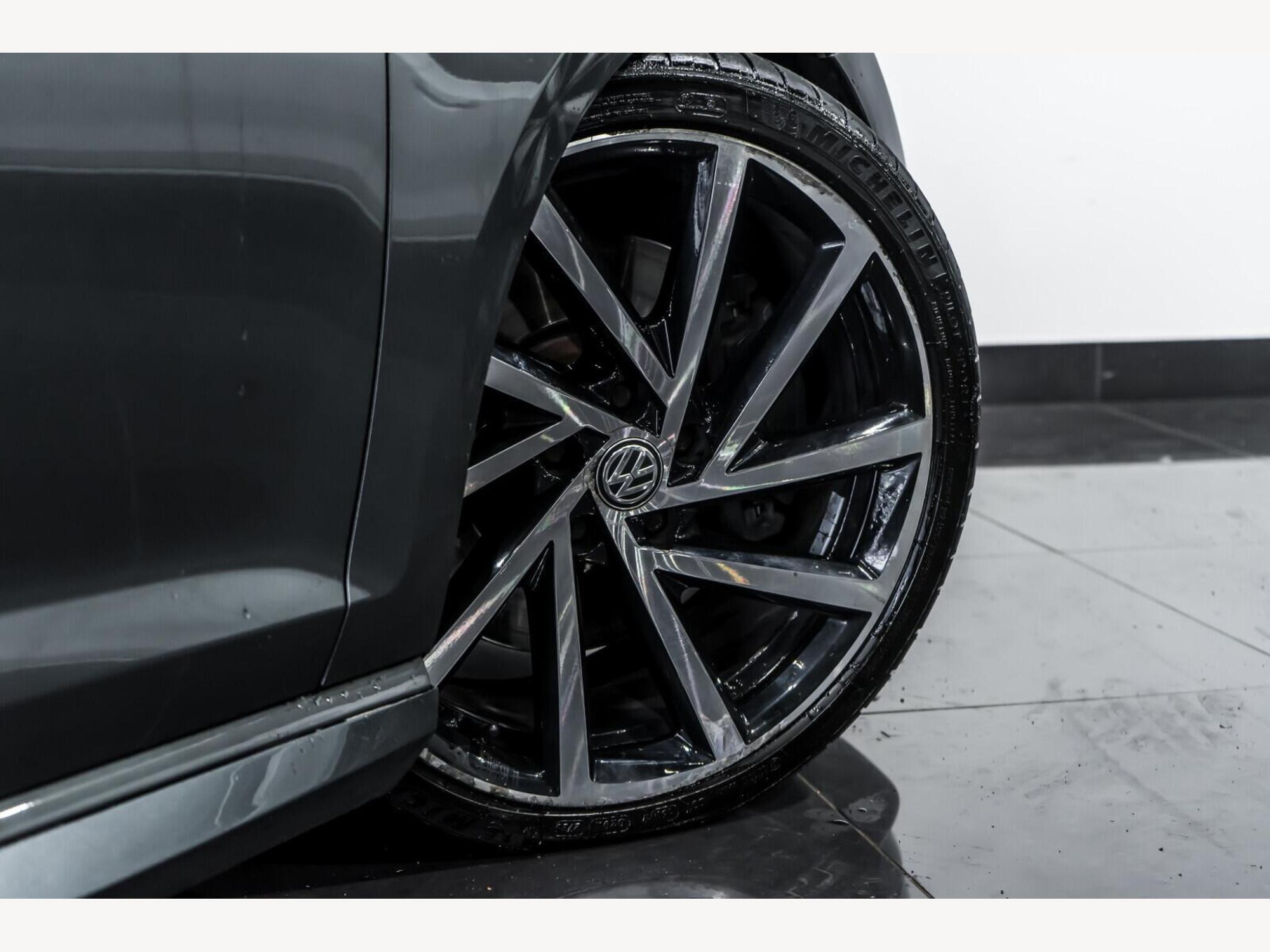 2019 Volkswagen Golf image 9