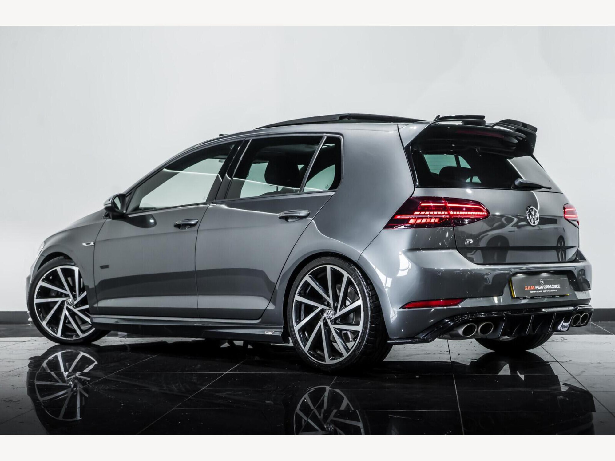 2019 Volkswagen Golf image 4