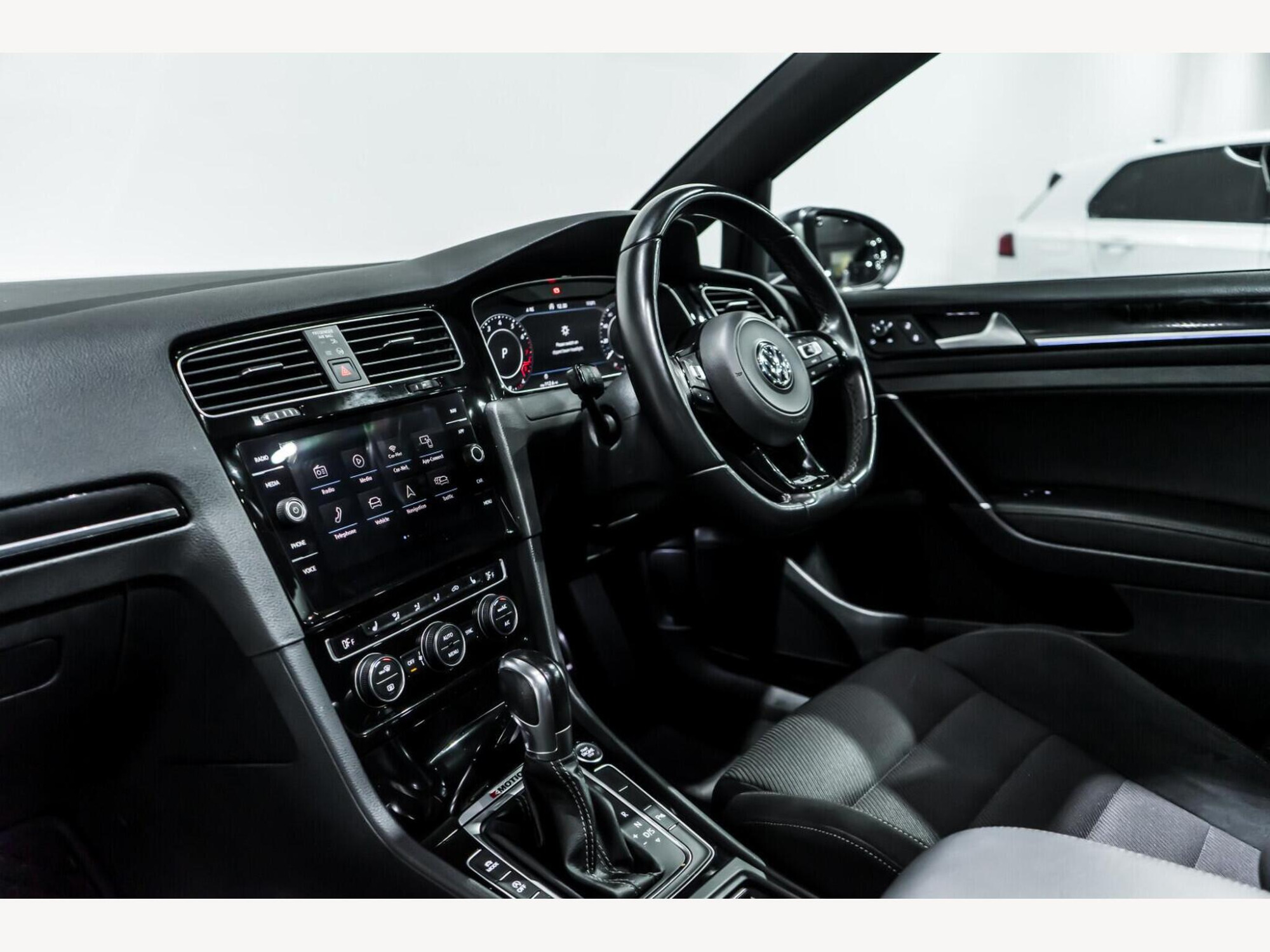 2019 Volkswagen Golf image 15