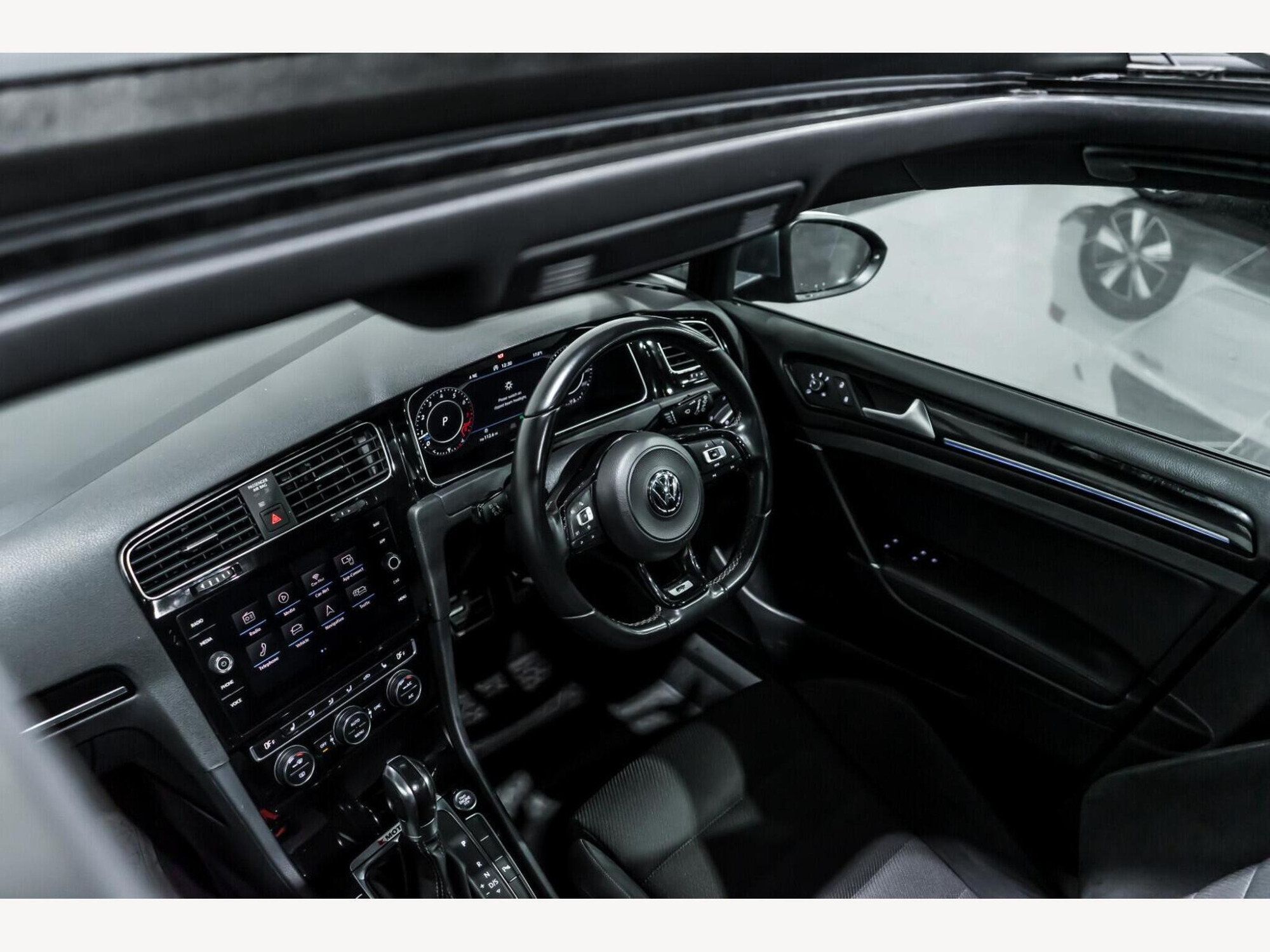 2019 Volkswagen Golf image 11