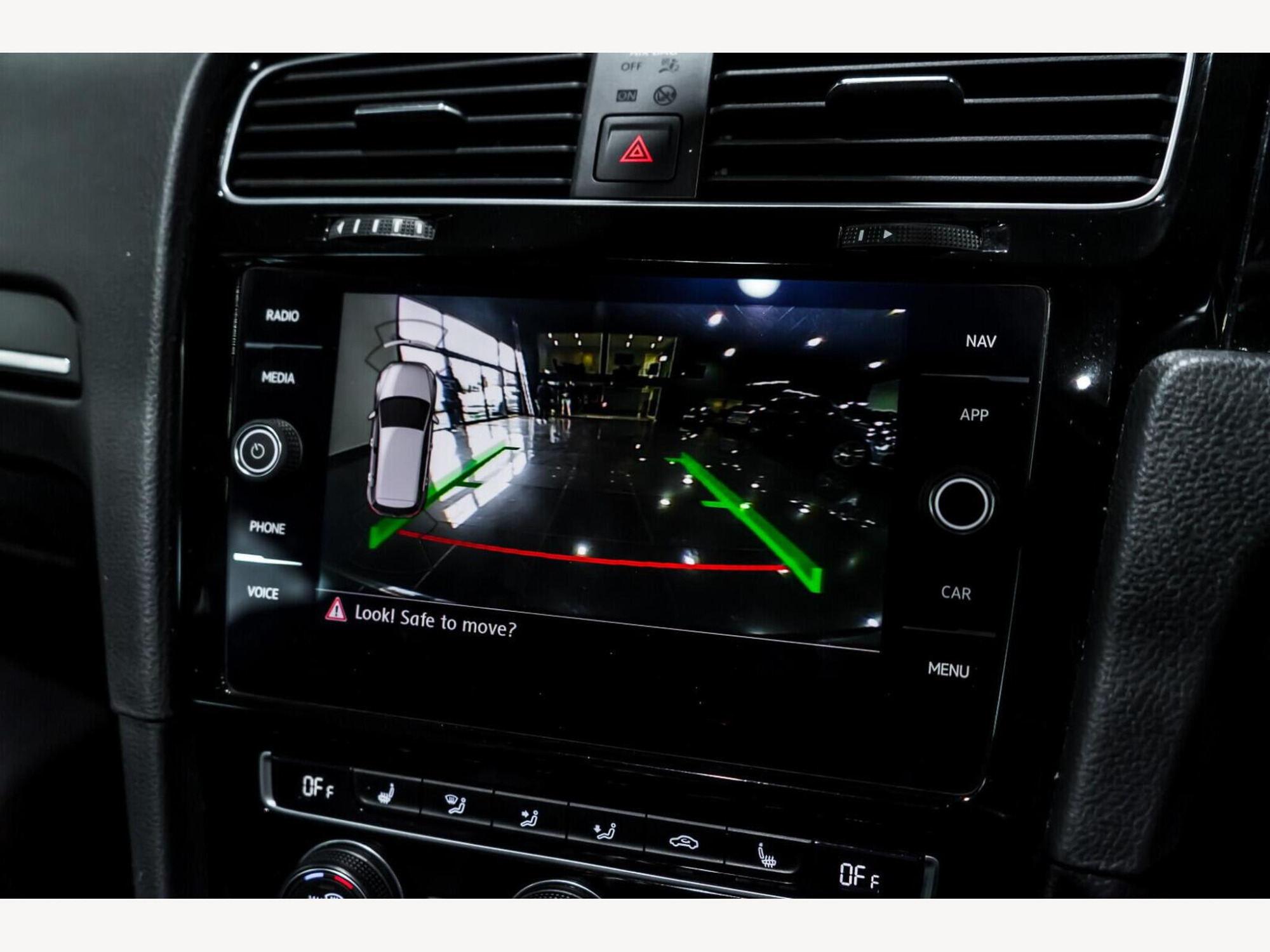 2019 Volkswagen Golf image 16