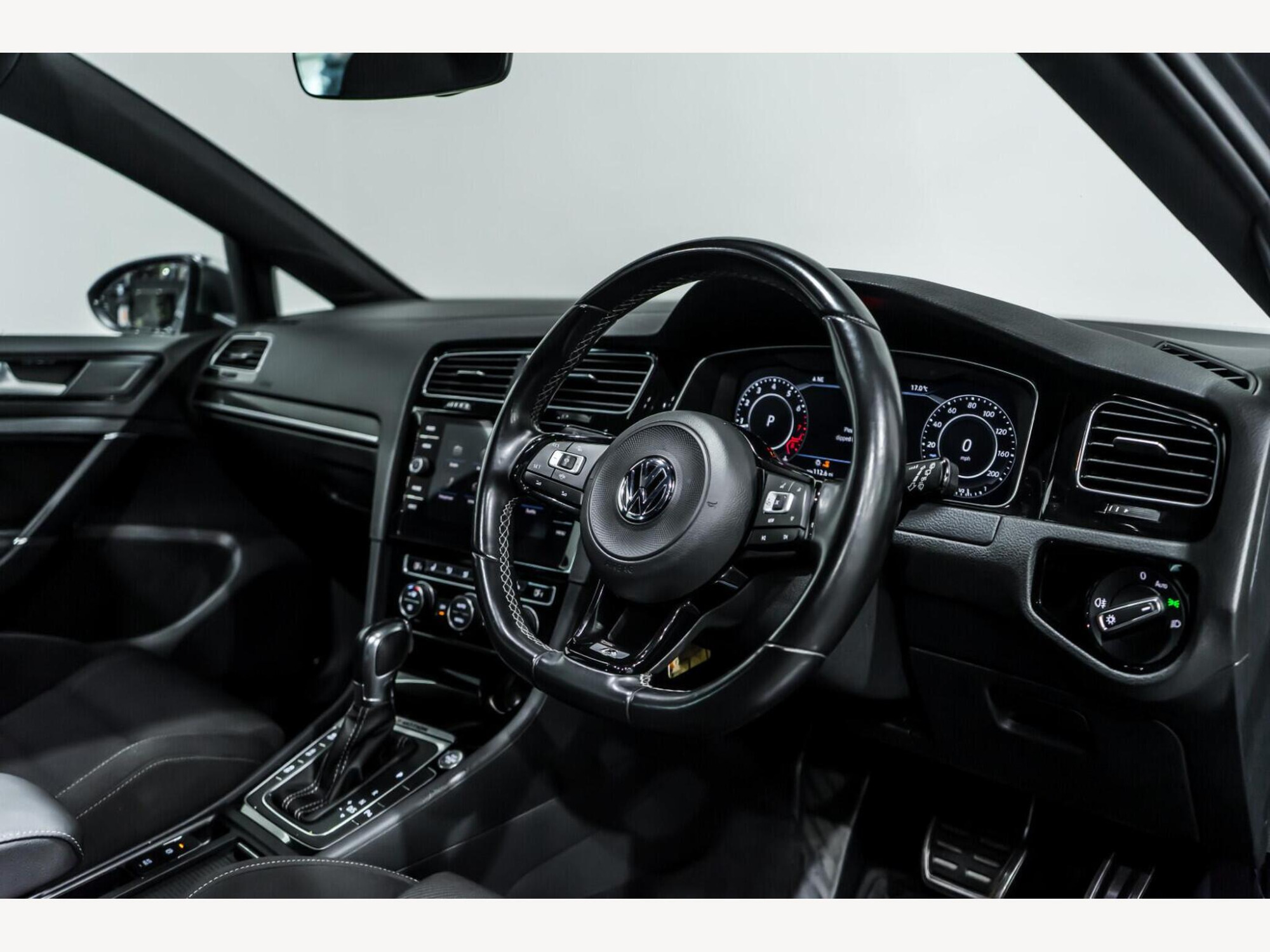 2019 Volkswagen Golf image 10