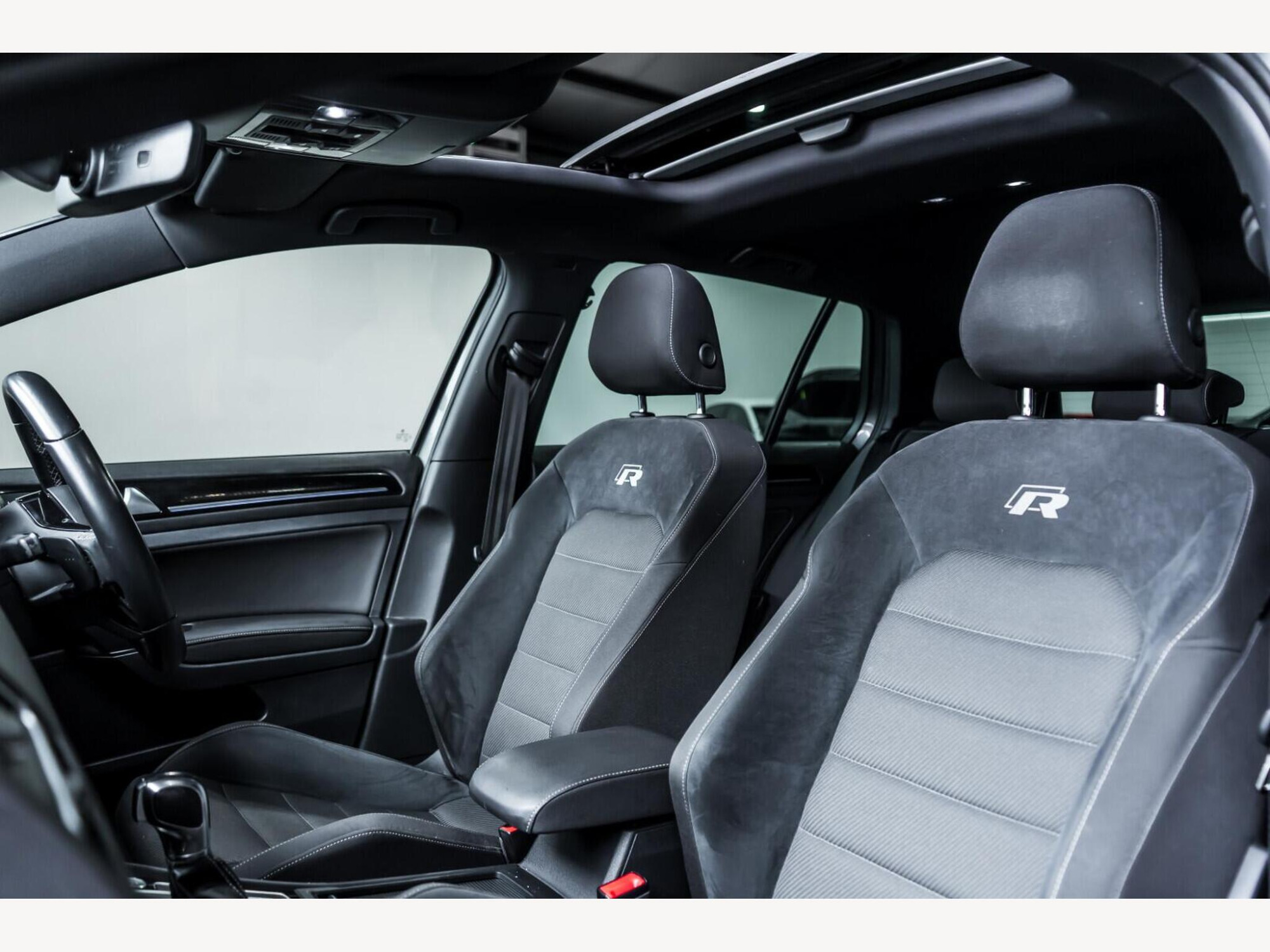 2019 Volkswagen Golf image 13