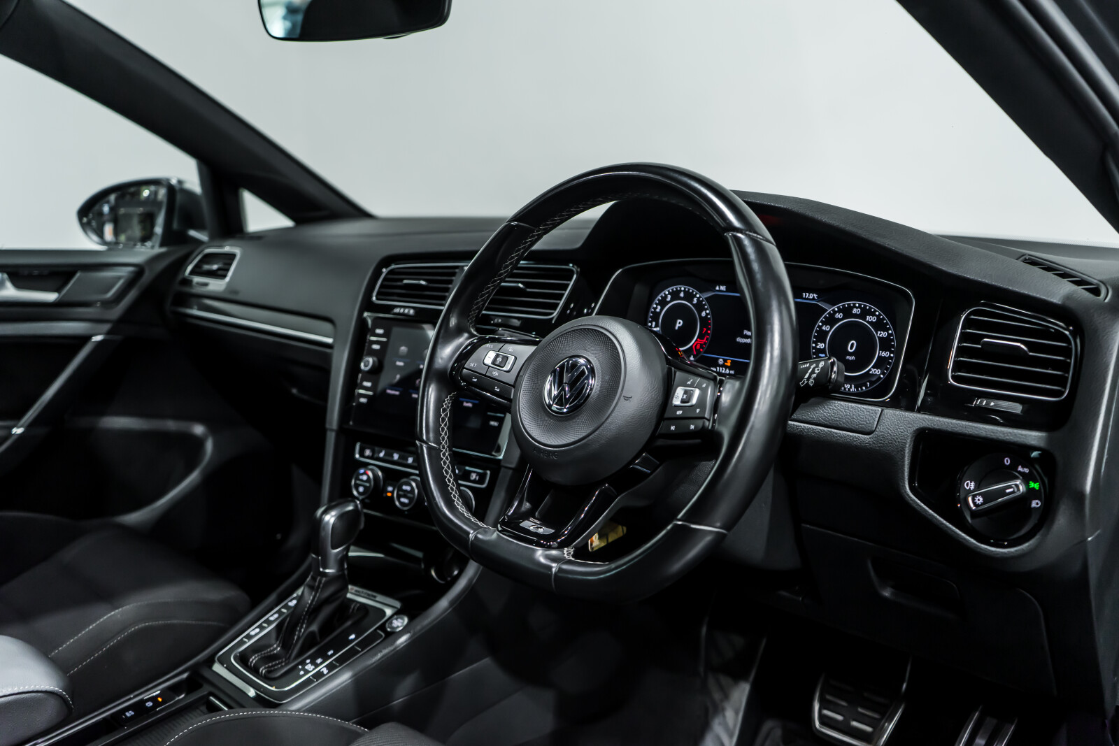 2019 Volkswagen Golf image 10