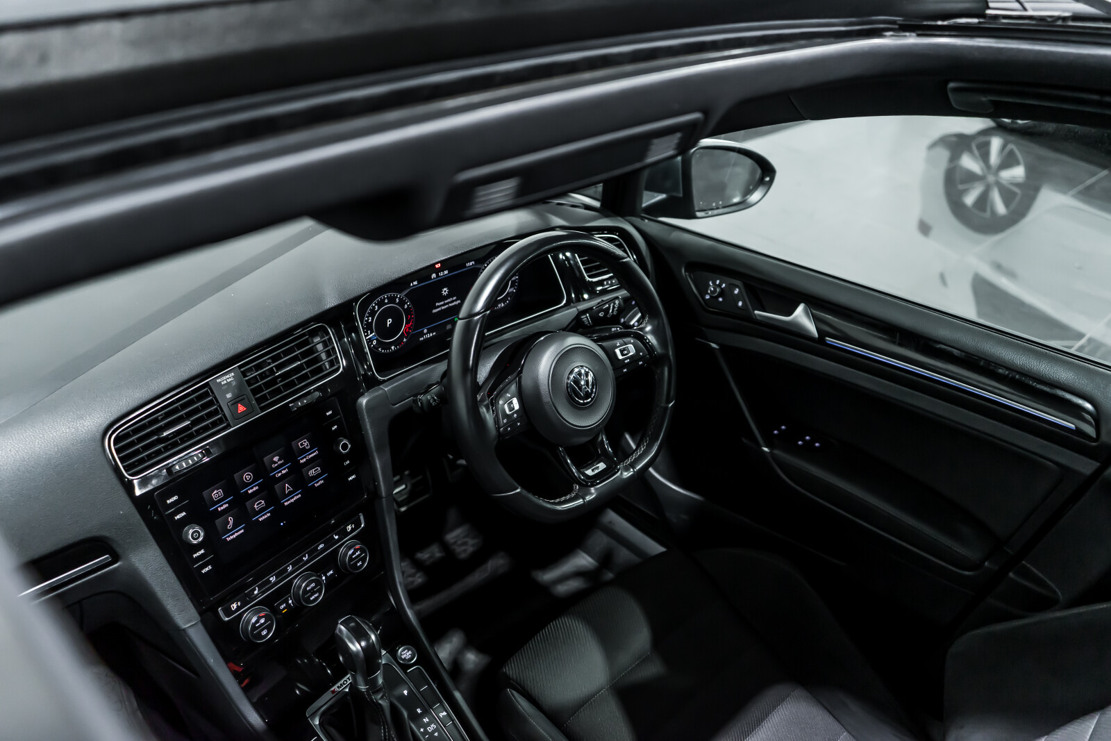 2019 Volkswagen Golf image 11