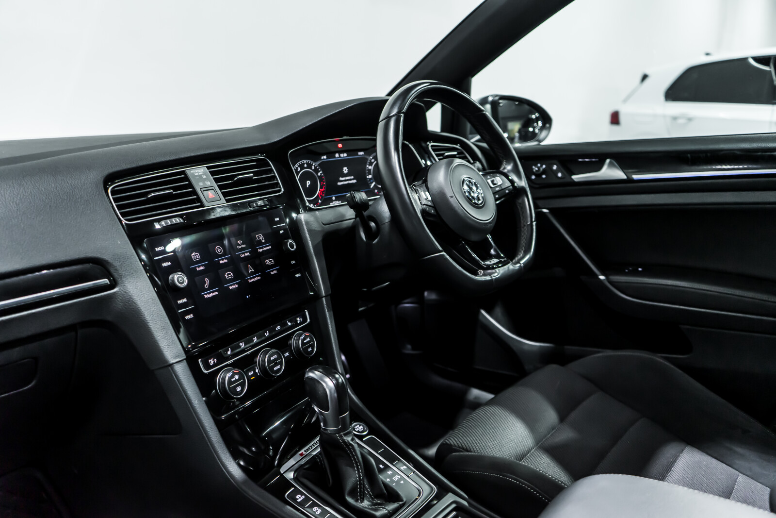 2019 Volkswagen Golf image 15