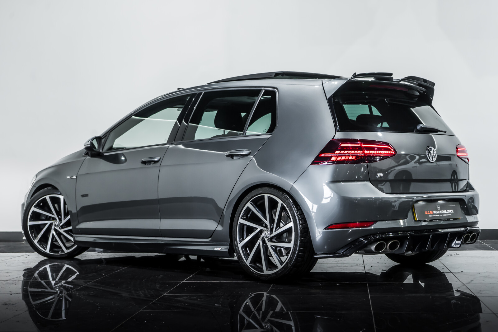 2019 Volkswagen Golf image 4