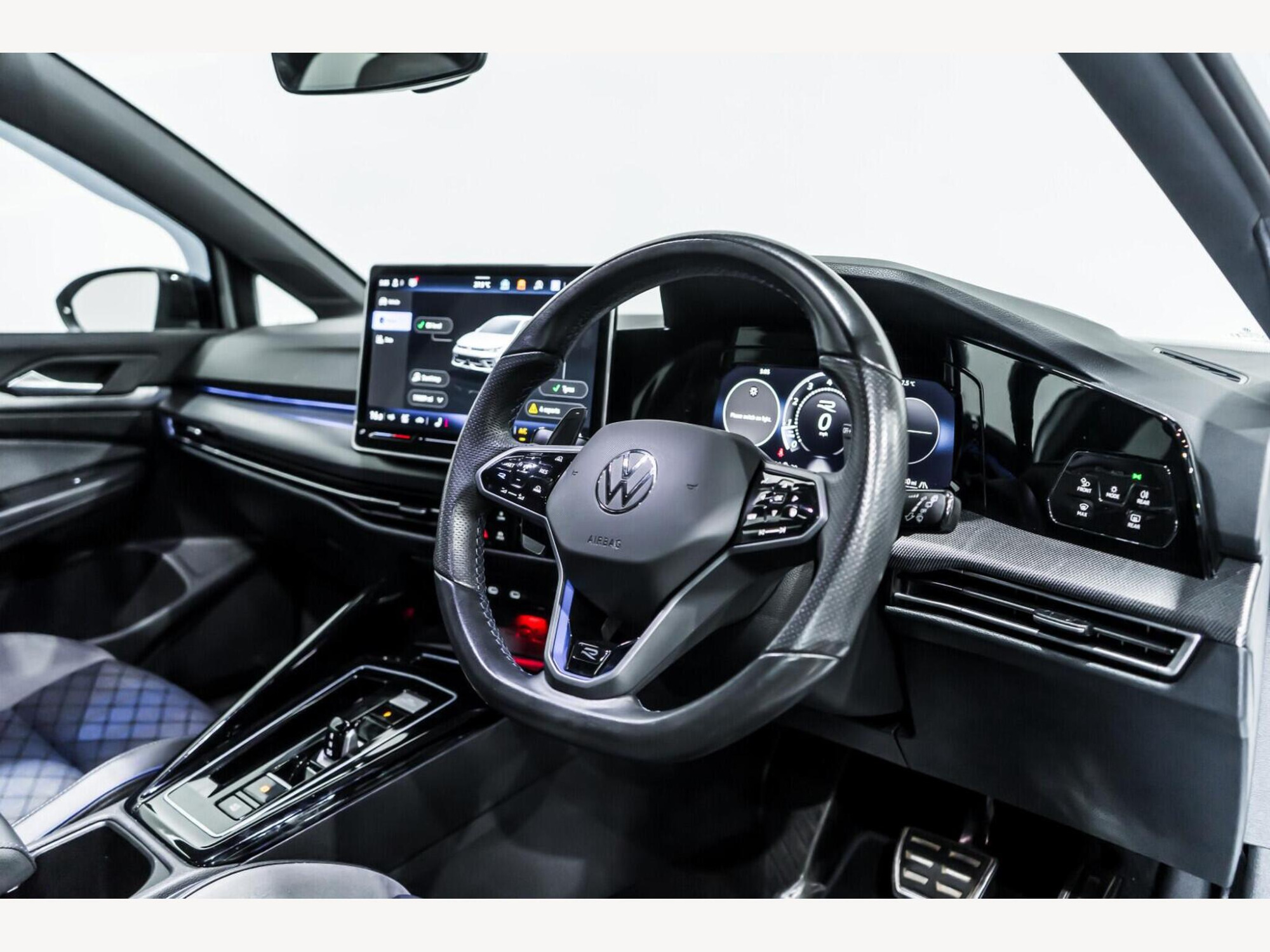 2025 Volkswagen Golf image 11